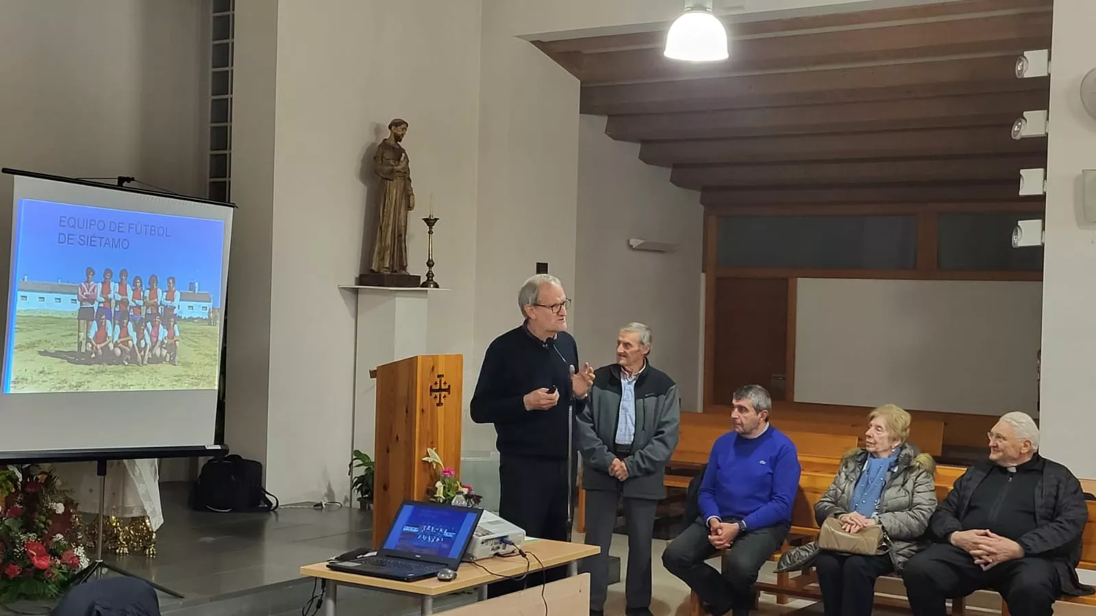 Presentación del libro del cura Cabrero en Huesca