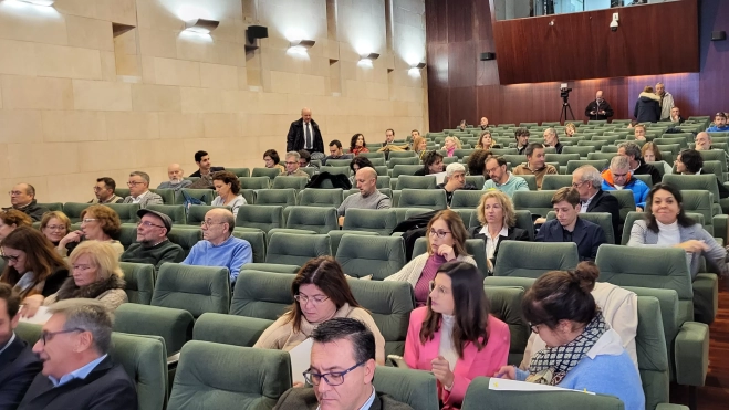 Participantes en el encuentro del hub turístico de la provincia celebrado en el salón de actos de la Diputación Provincial.