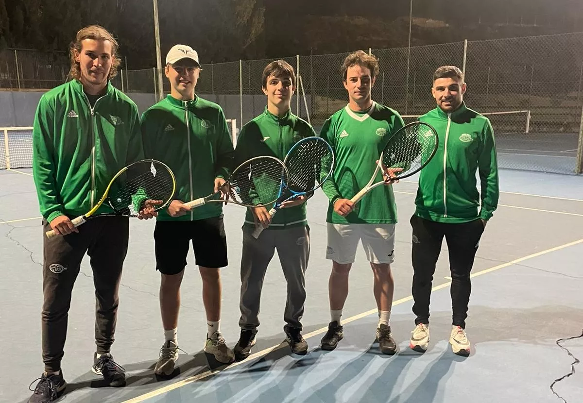 Víctor Morlán, Toño Ainsa, Pablo Camarón y Toño Bueno, del Club Tenis Osca.