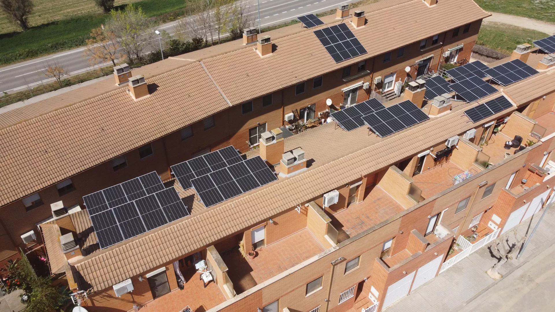 Placas de captación de energía. El Gobierno de Aragón acepta los fondos para autoconsumo