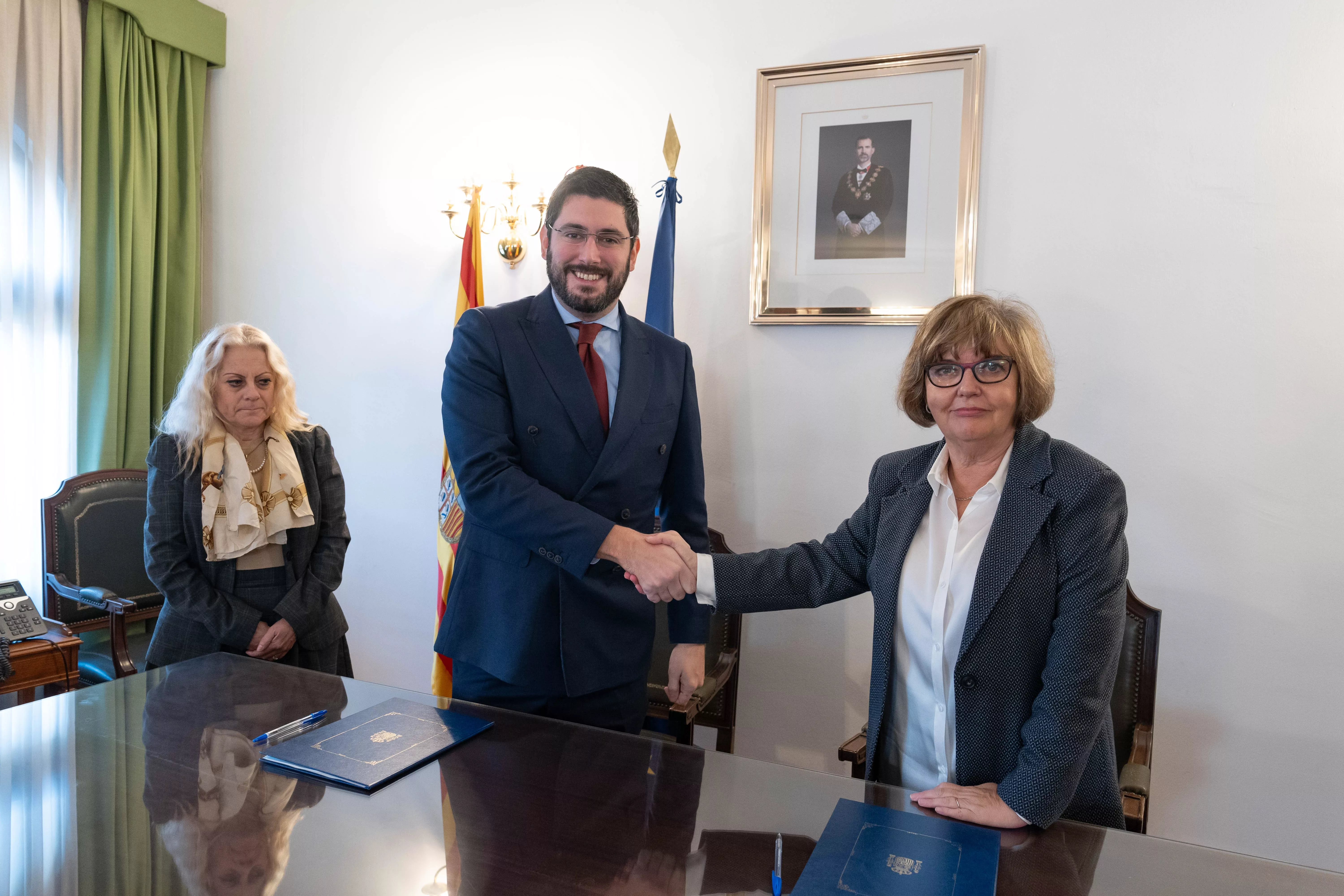 Alejandro Nolasco, con la Fiscal Superior de Aragón, Asunción Losada