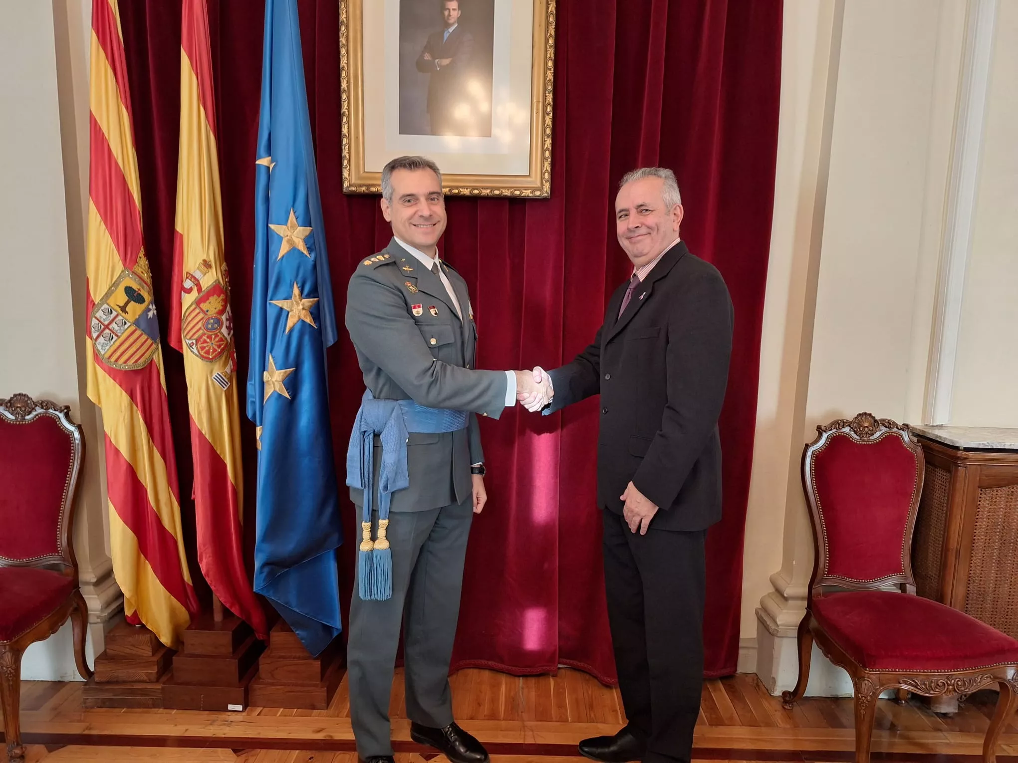 El coronel Francisco Pulido Catalán con el subdelegado, Carlos Campo