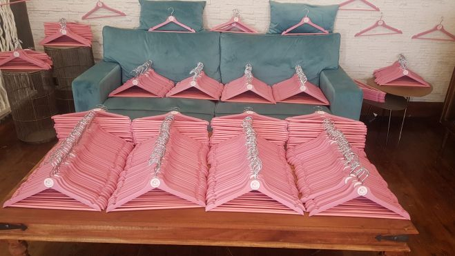 Las perchas de Carpintería Castellar ya están listas Las perchas de Carpintería Castellar ya están listas