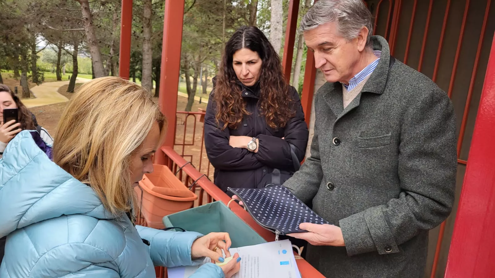 Sorteo de un coche en la finca del doctor Olivera en Arascués