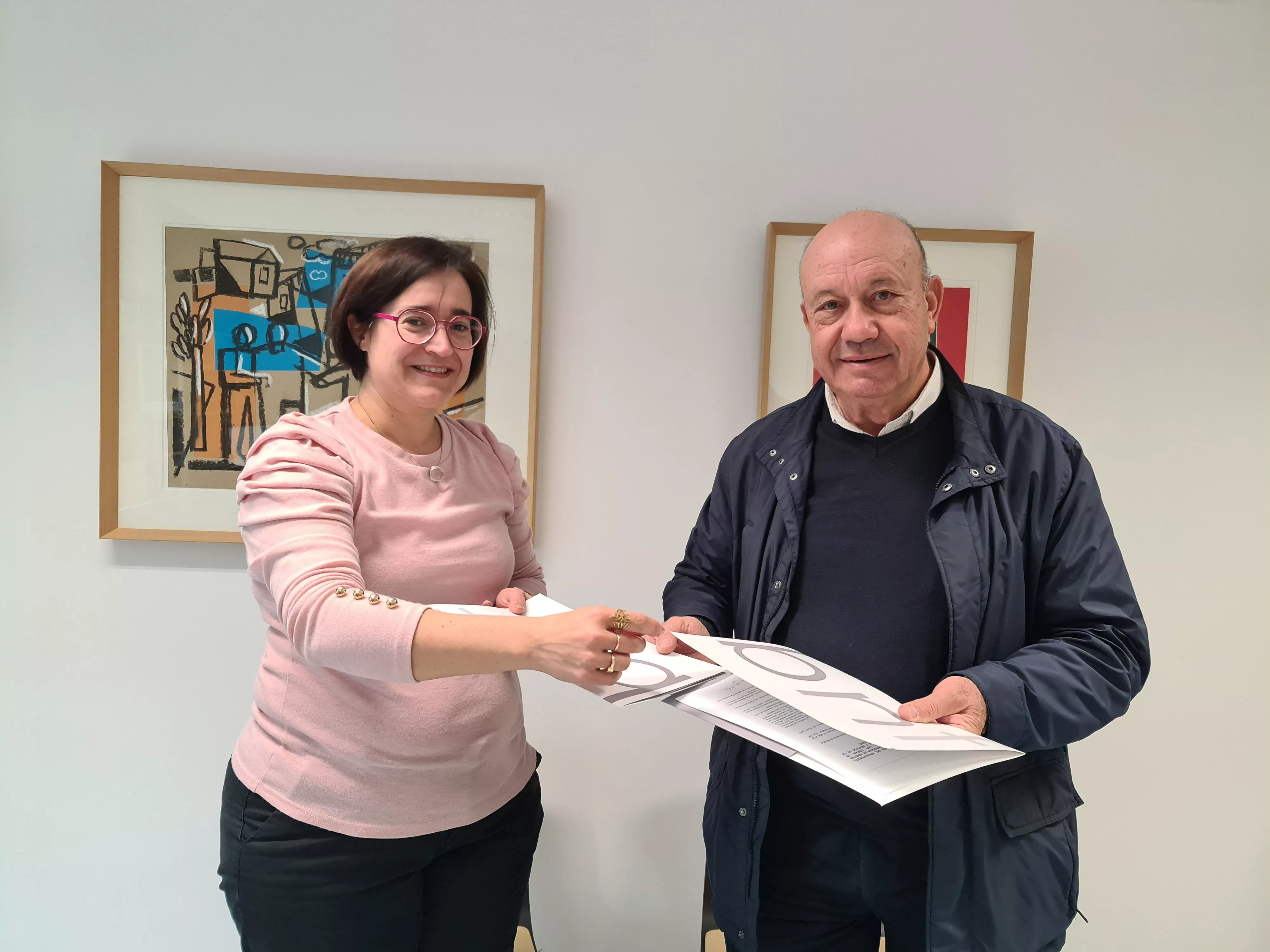 Patricia Rivera y José Antonio Castan tras la firma del acuerdo para la Iglesia de Santiago Apóstol