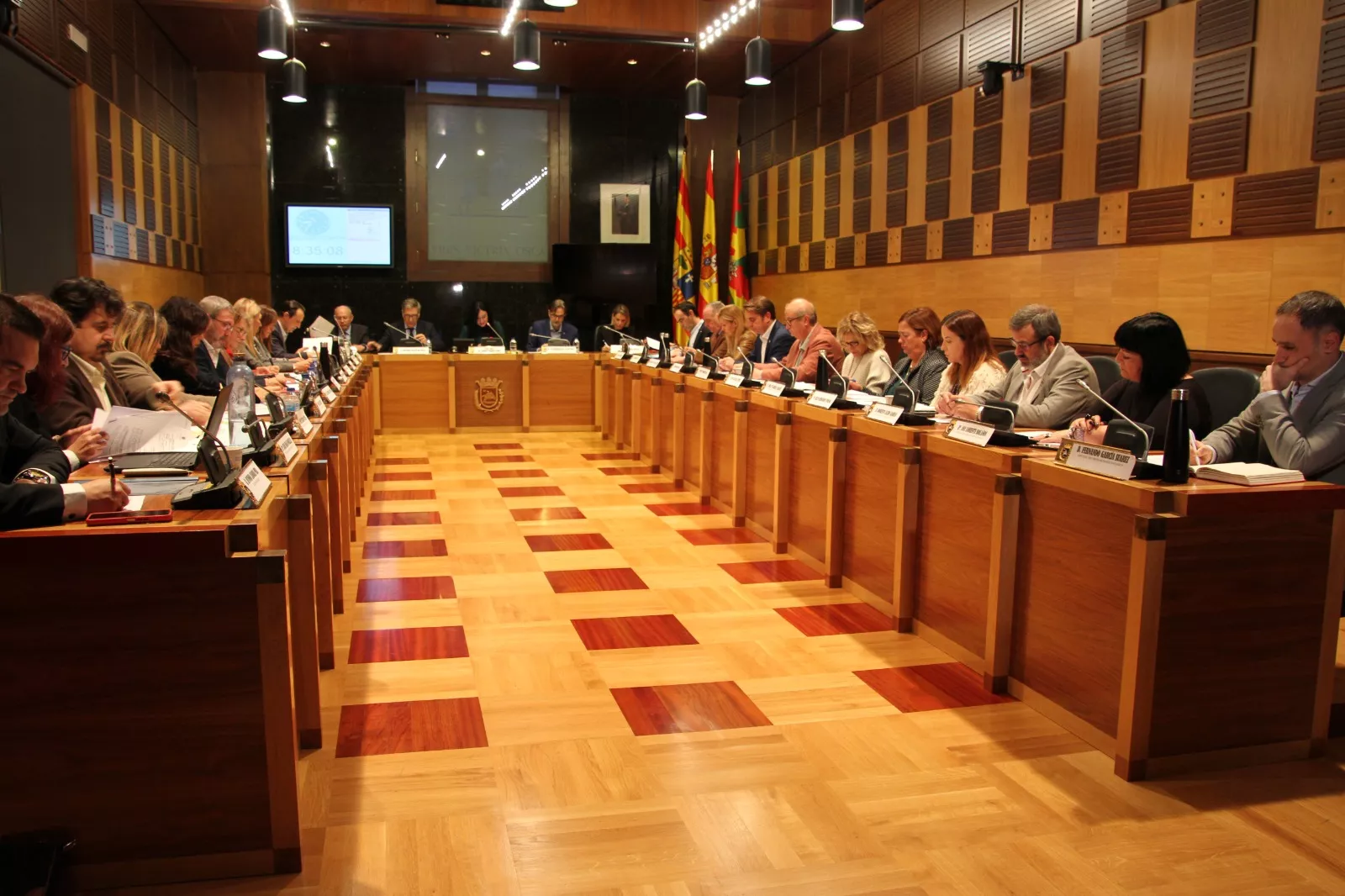 Pleno del Ayuntamiento de Huesca que tratará la subida del salario de la alcaldesa y concejales liberados.