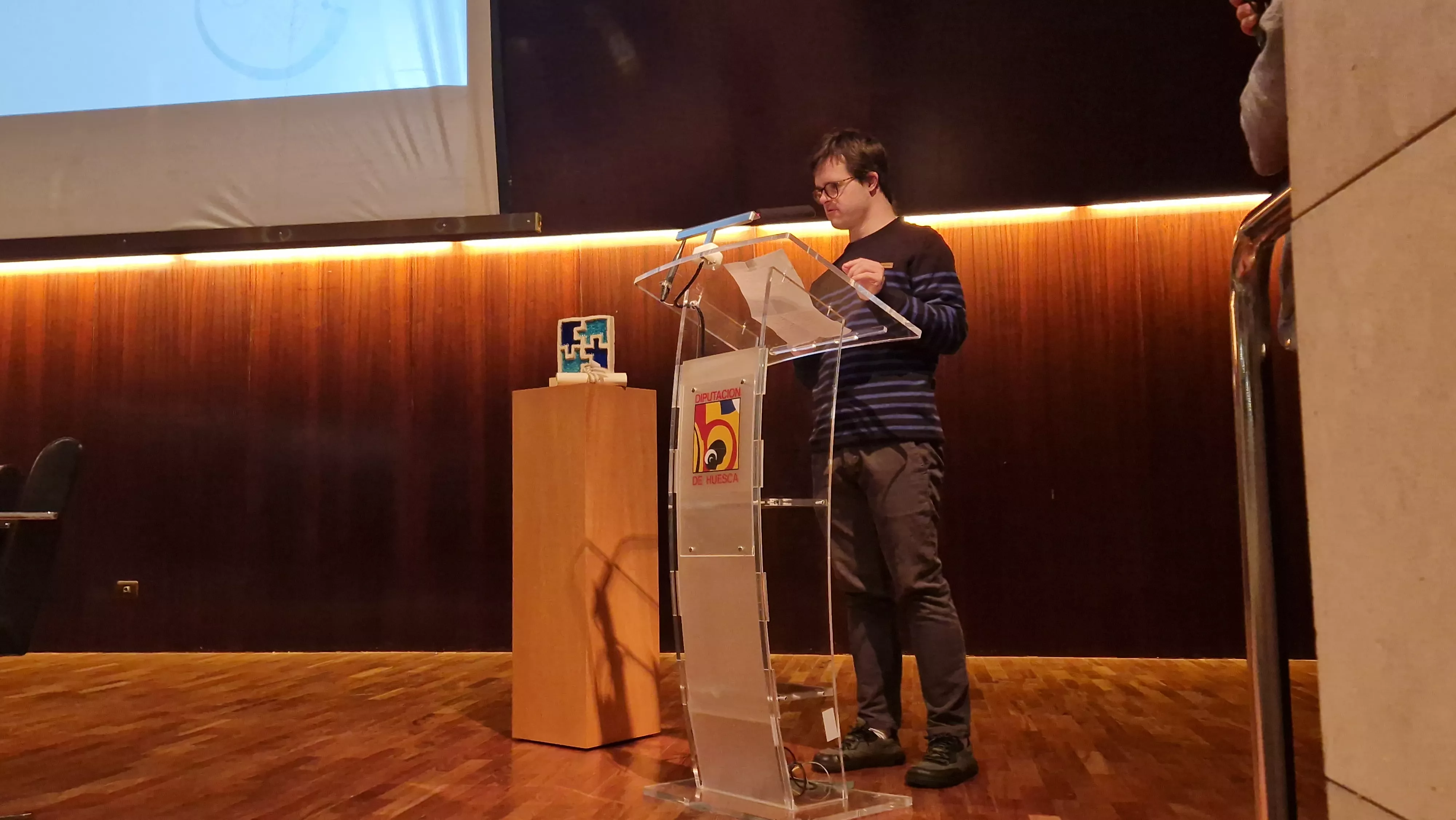 José Borrel ha leído el manifiesto del Día de la Discapacidad en Huesca. Foto Myriam Martínez 