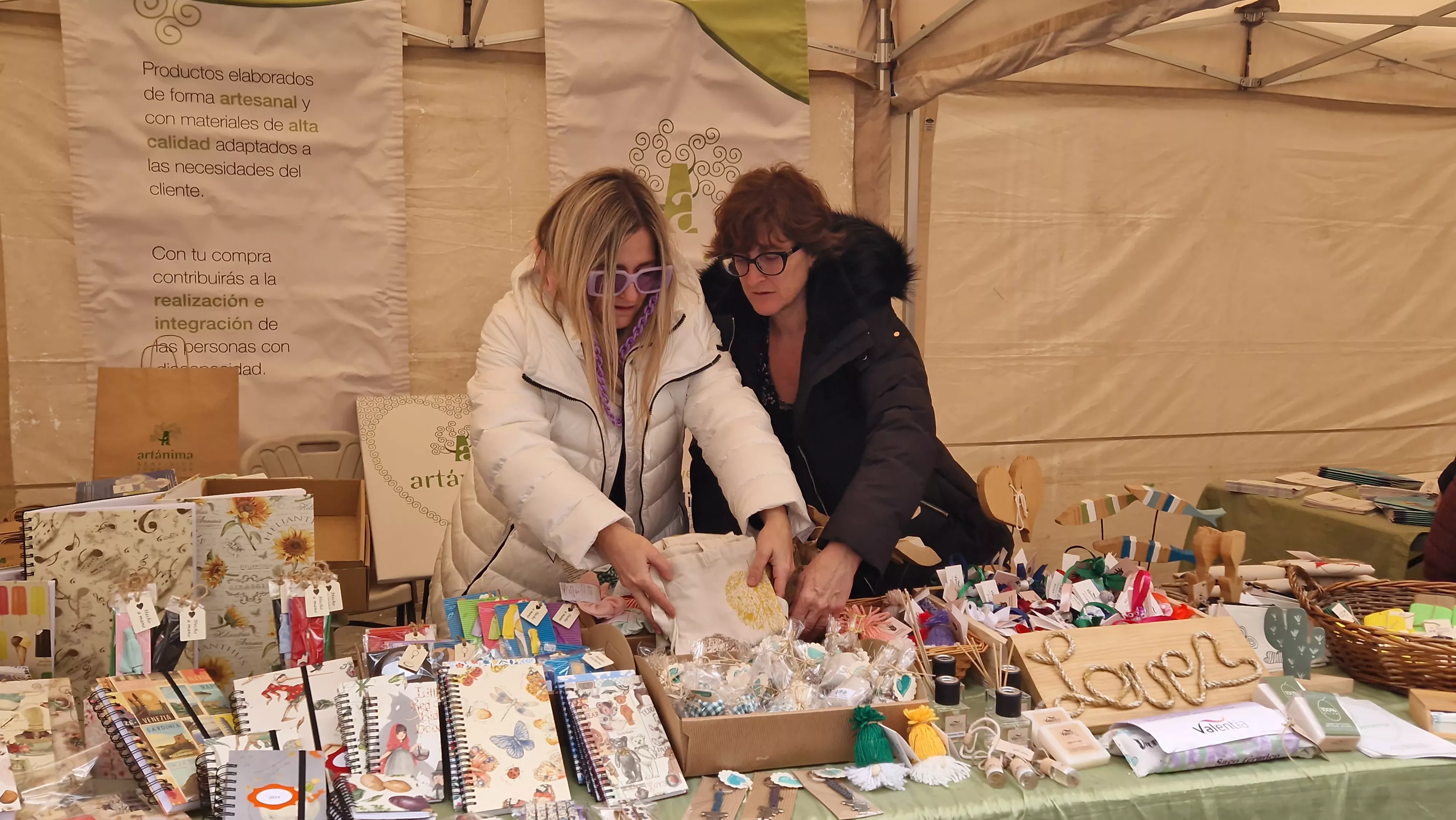 Juegos en la Plaza de Navarra, en el Día de la Discapacidad. Foto Myriam Martínez 