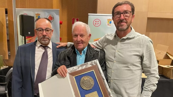 Pedro Polo, flanqueado por Santos Rodríguez y Gías. Pedro Polo, flanqueado por Santos Rodríguez y Gías.