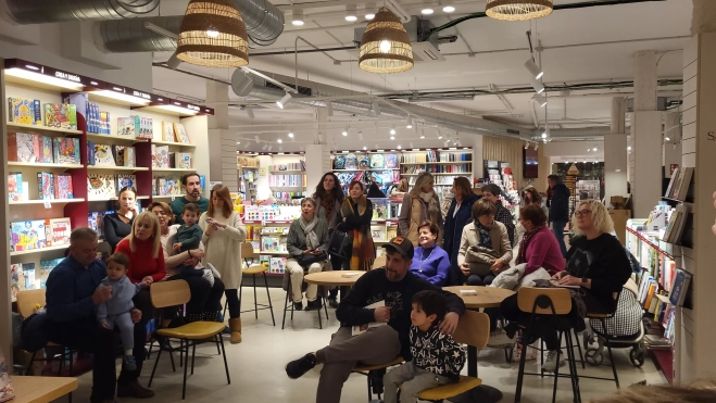 Parte del público asistente a la degustación. Parte del público asistente a la degustación.