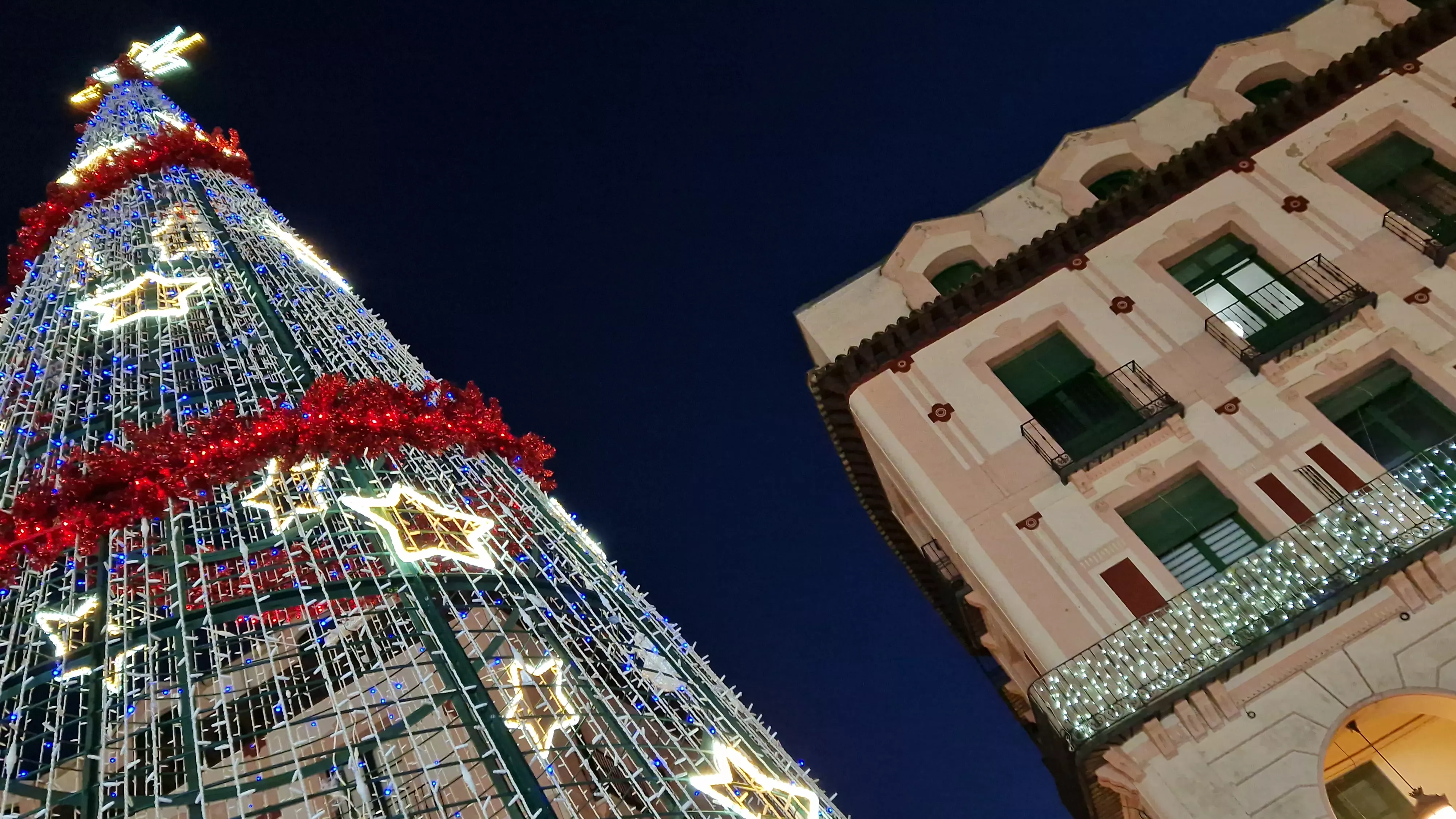 Encendido navideño en Huesca. Foto Myriam Martínez 