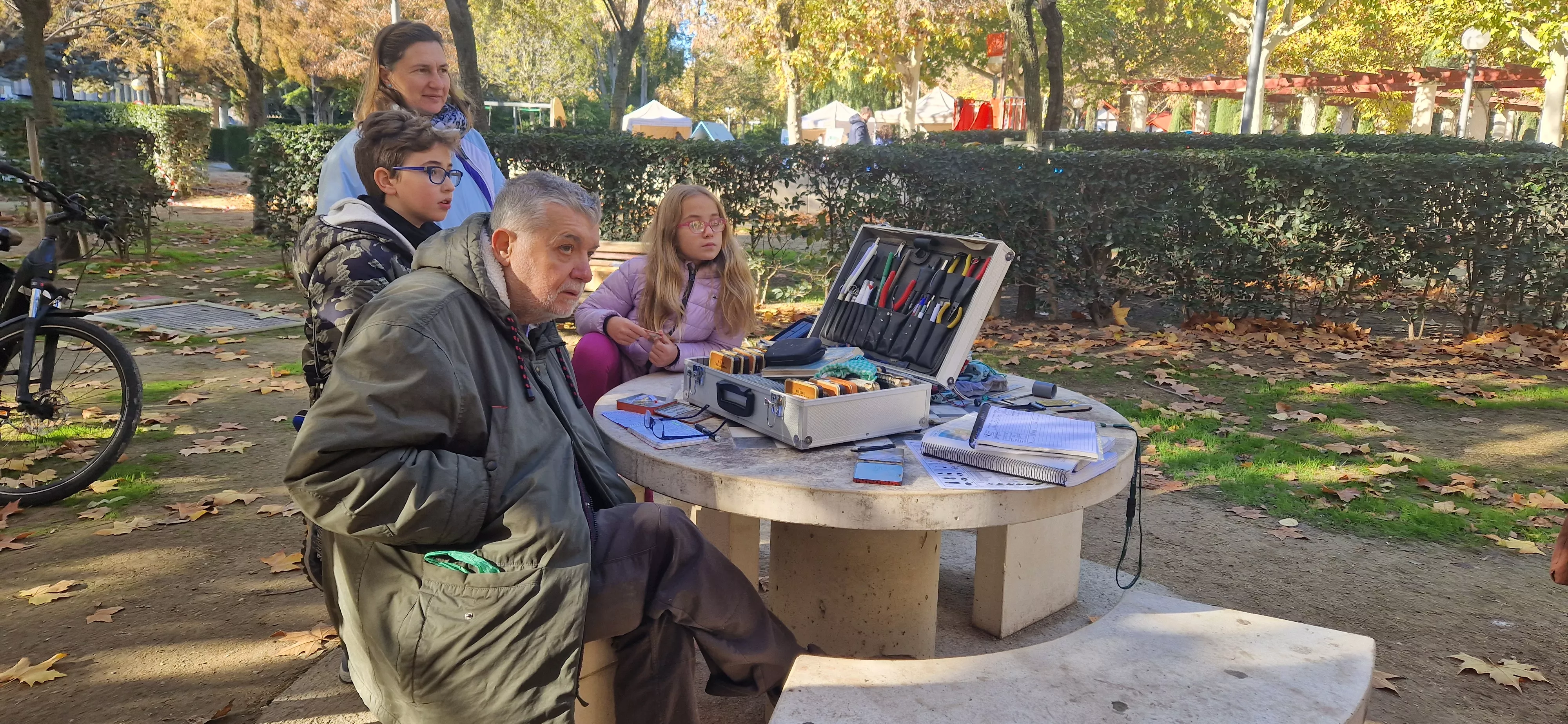 Primer anillamiento de aves en el Parque Miguel Servet de Huesca. Foto Myriam Martínez