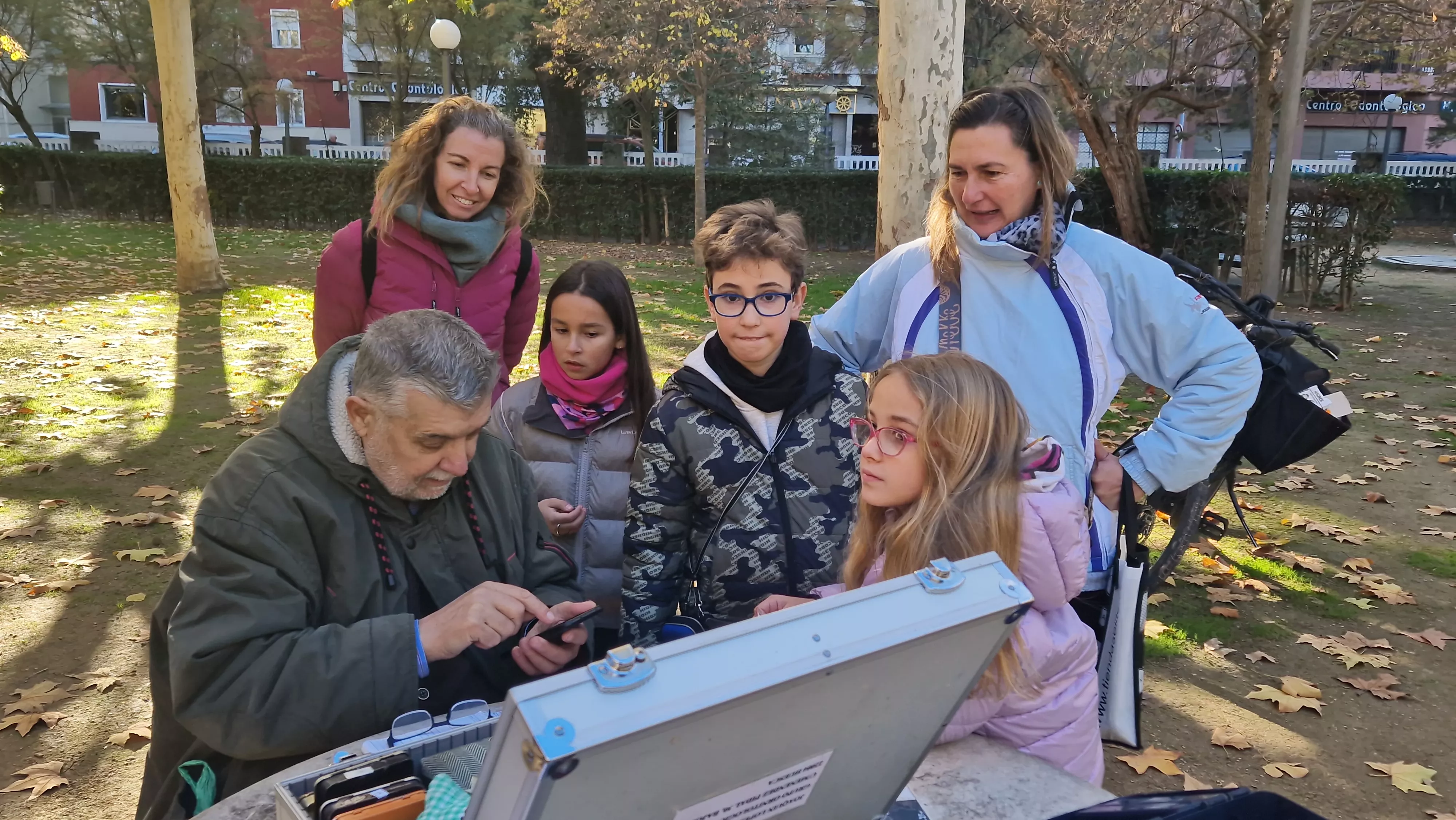Primer anillamiento de aves en el Parque Miguel Servet de Huesca. Foto Myriam Martínez