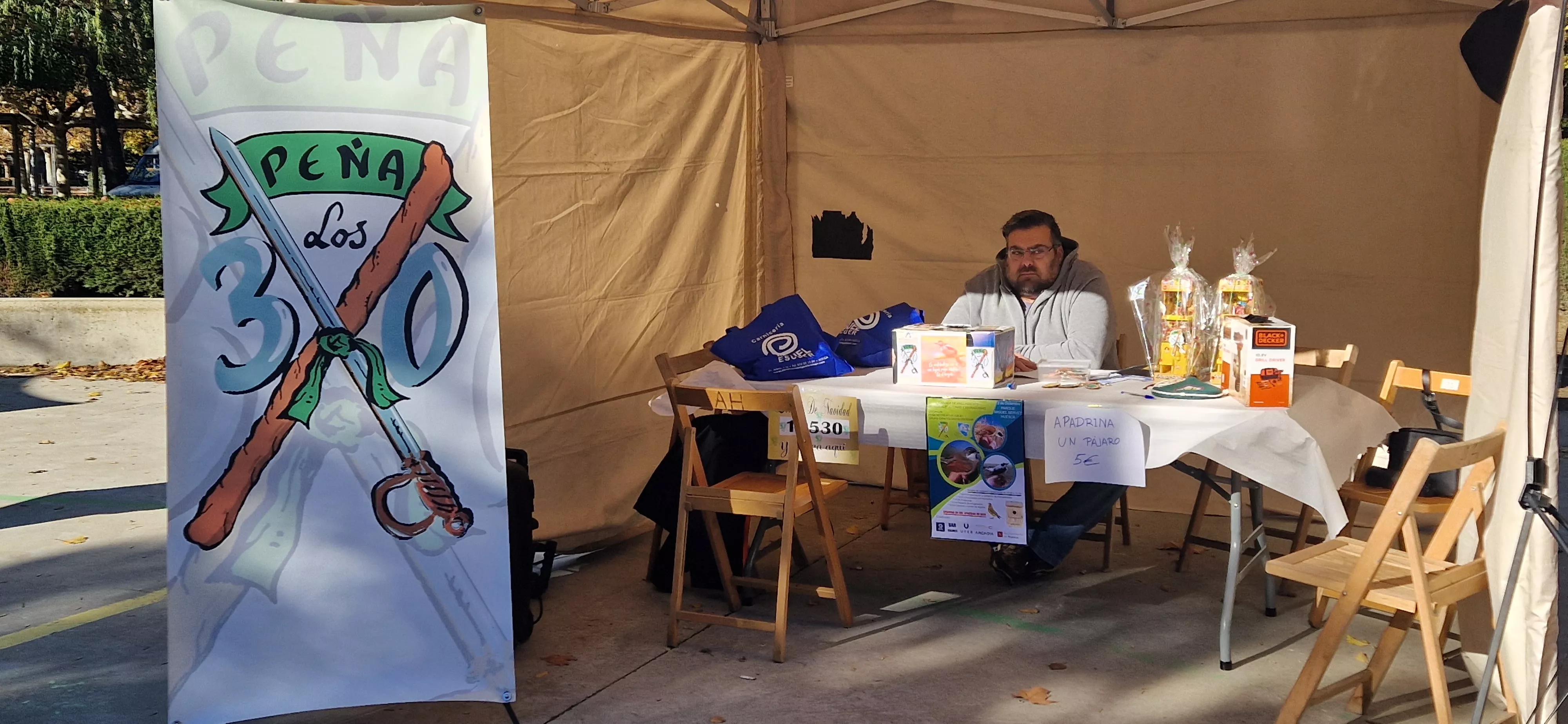 Primer anillamiento de aves en el Parque Miguel Servet de Huesca. Foto Myriam Martínez