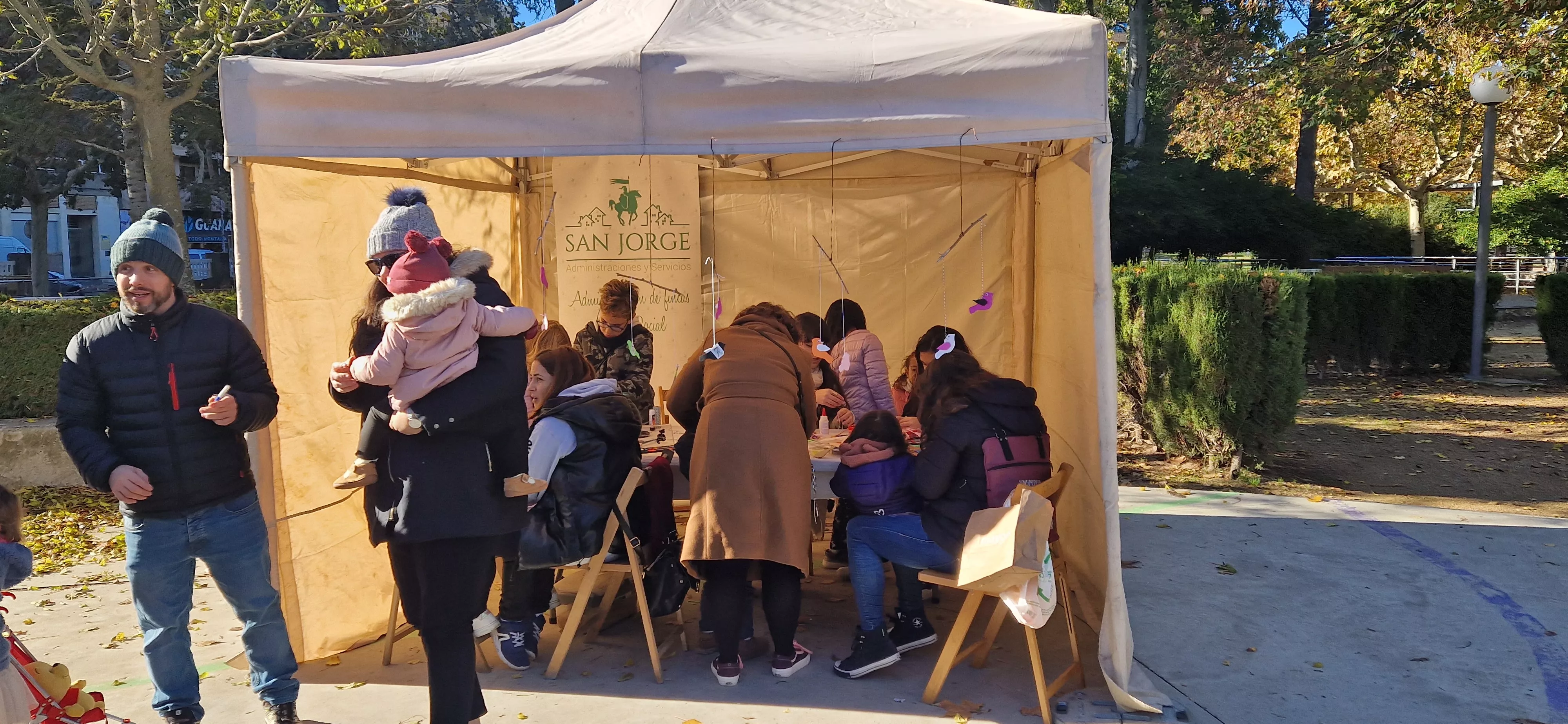 Primer anillamiento de aves en el Parque Miguel Servet de Huesca. Foto Myriam Martínez