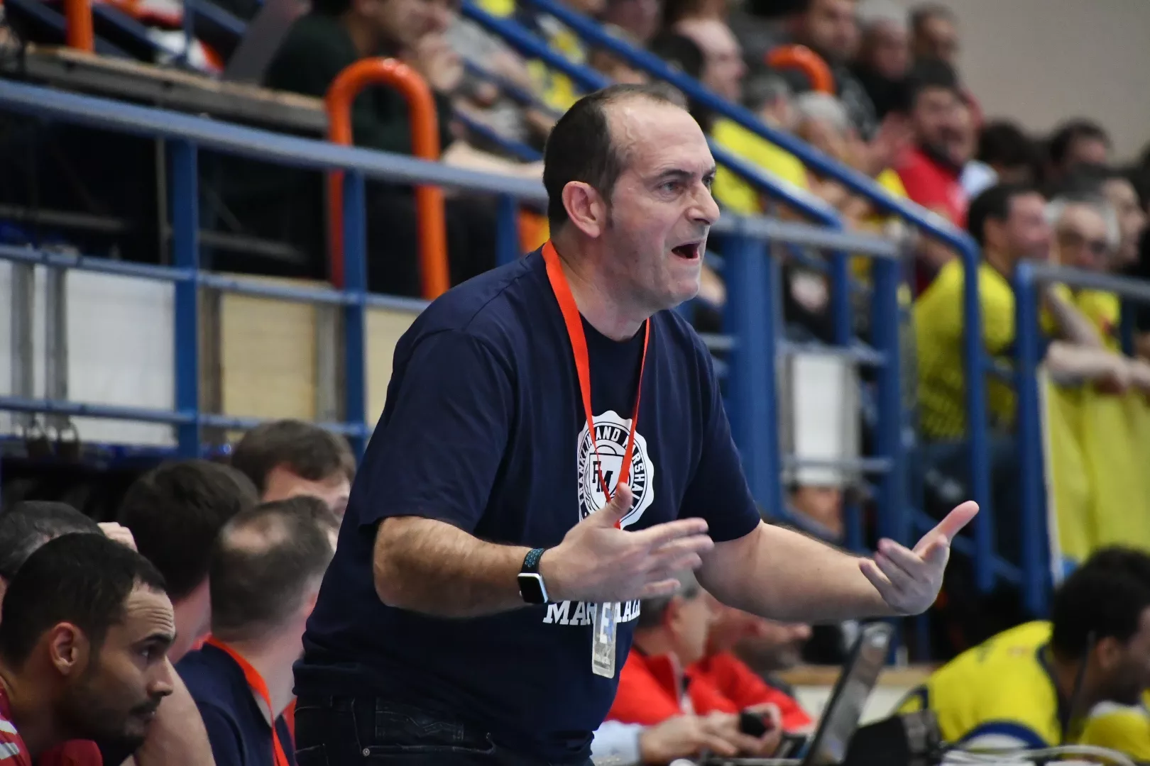 José Francisco Nolasco hace historia como entrenador de Bada Huesca. Foto Arrate Morales