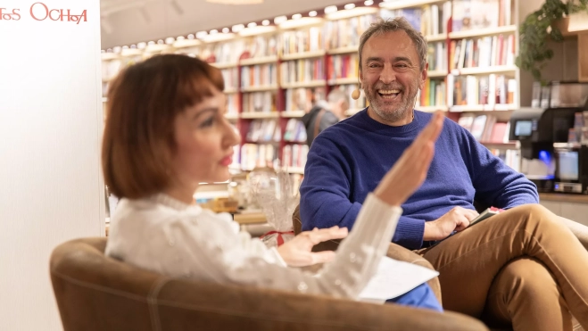 Pedro Martos ríe durante la exposición de Angélica Morales Pedro Martos ríe durante la exposición de Angélica Morales
