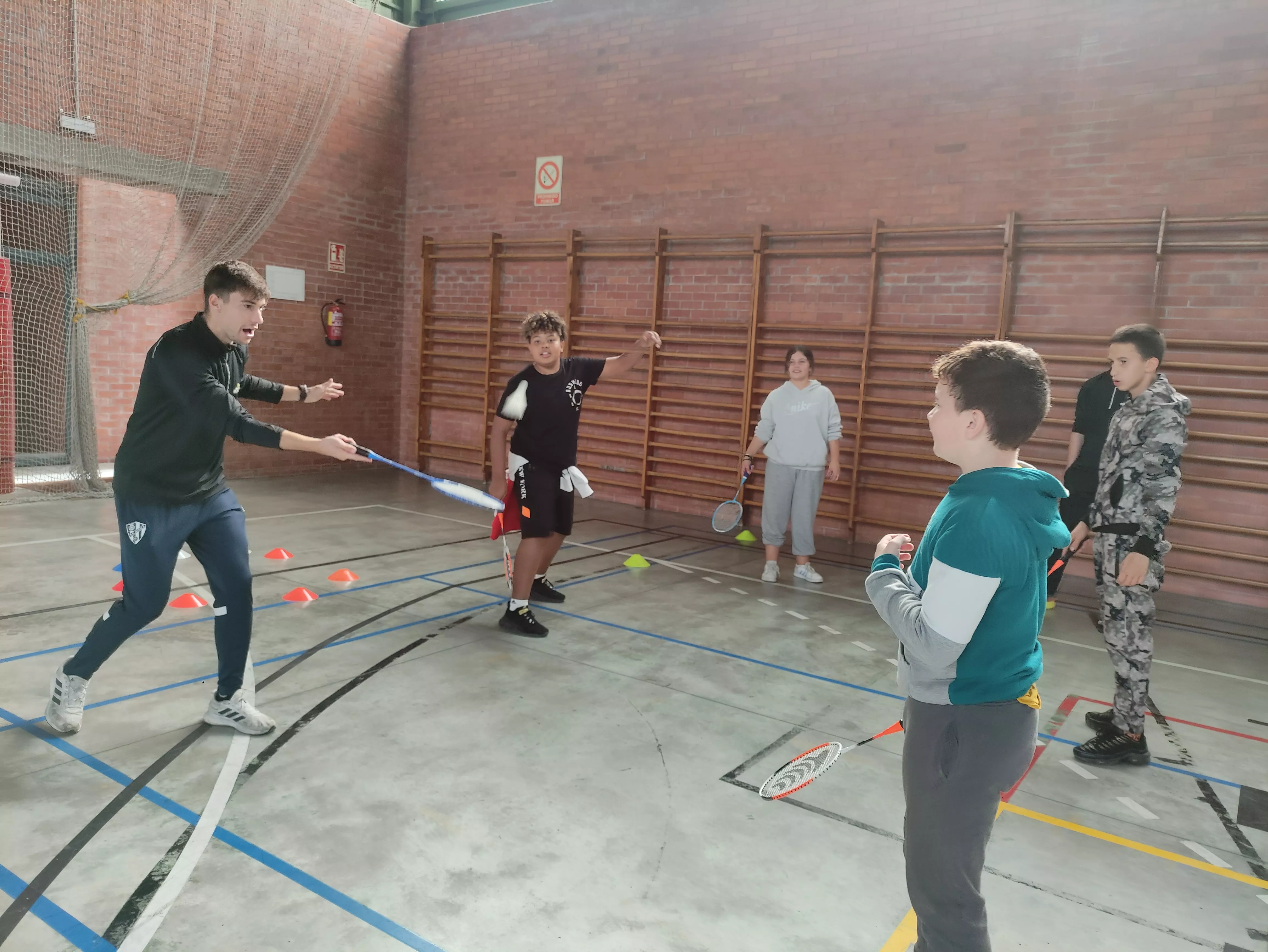 El alumnado coopera para conseguir un reto común