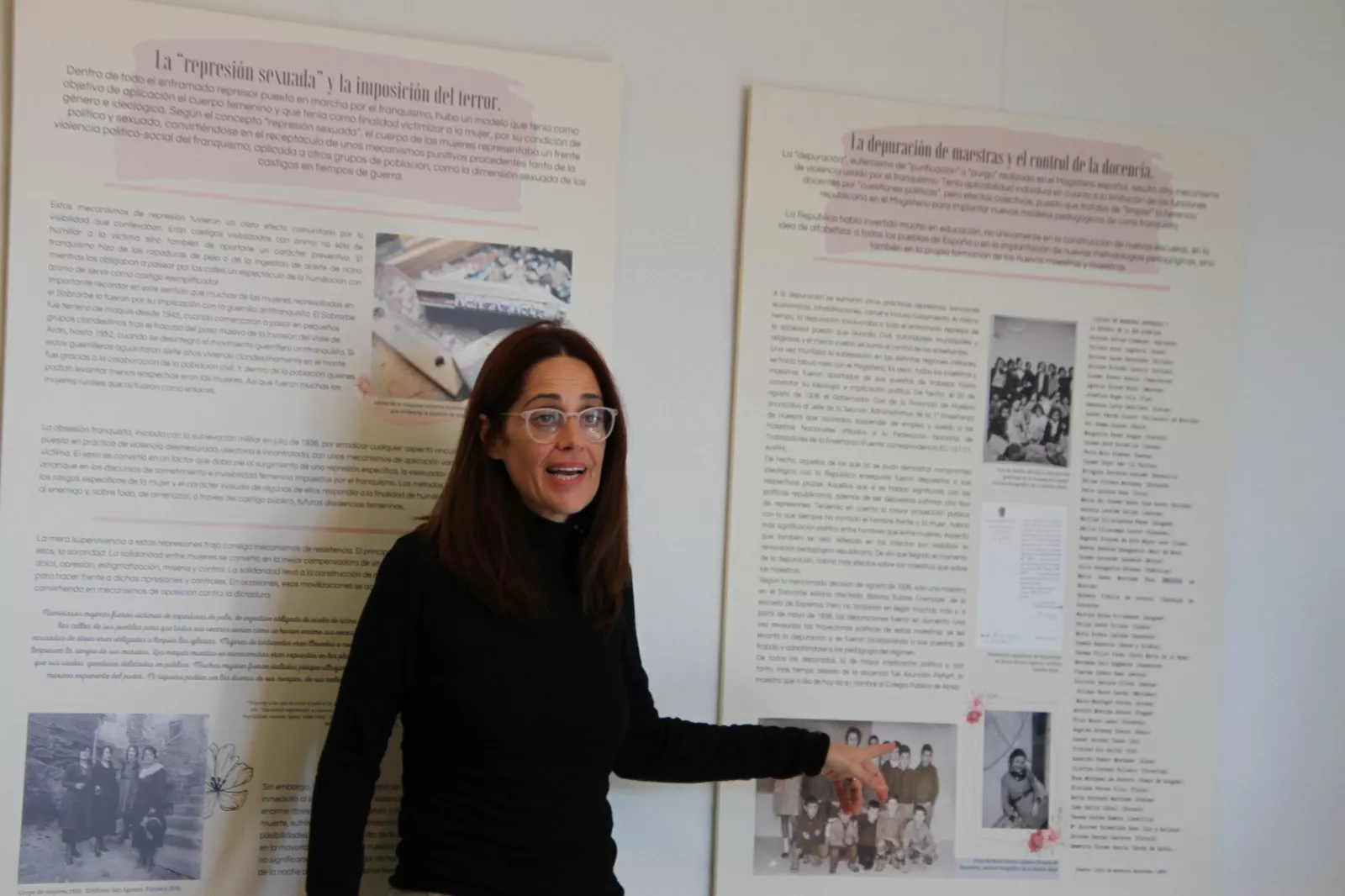 Irene Abad en la exposición “Vigiladas, mecanismos de control femenino en los pueblos del franquismo”. Foto Carlos Neofato
