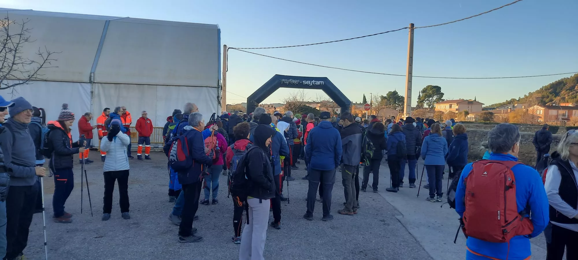 Salida de la caminata Ruta de las Ermitas de Ayerbe. Foto Alejandro Salcedo