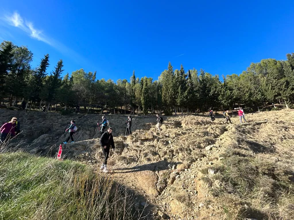 Recorrido de los participantes en la Ruta de las Ermitas de Ayerbe. Foto Alejandro Salcedo