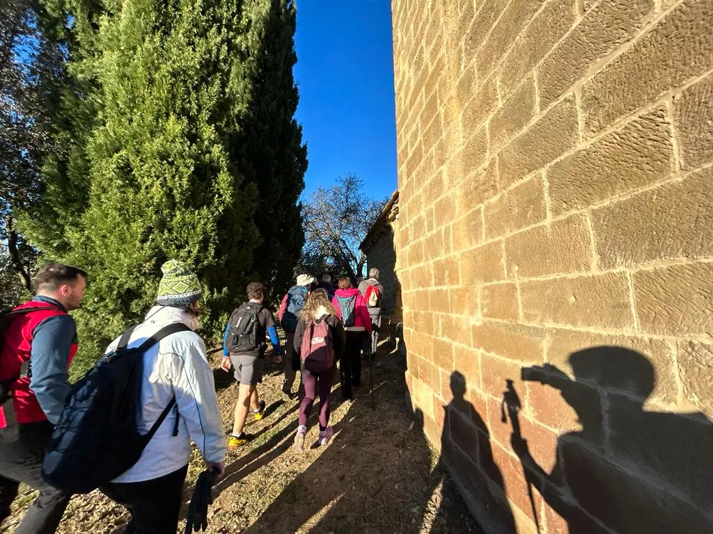 Recorrido de los participantes en la Ruta de las Ermitas de Ayerbe. Foto Alejandro Salcedo