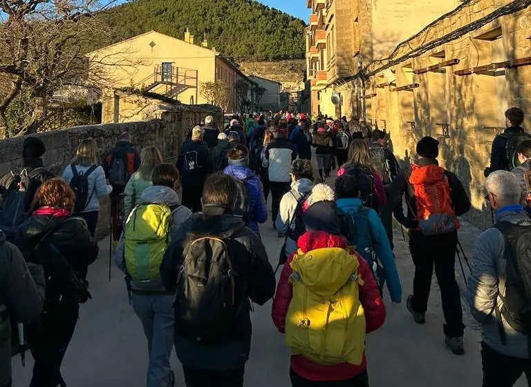 Recorrido de los participantes en la Ruta de las Ermitas de Ayerbe. Foto Alejandro Salcedo