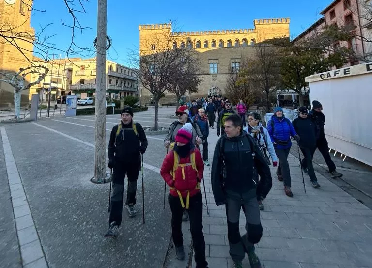 Caminantes de la Ruta de las Ermitas en Ayerbe, Foto: Alejandro Slacedo