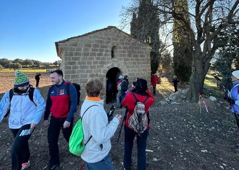 Recorrido de los participantes en la Ruta de las Ermitas de Ayerbe. Foto Alejandro Salcedo