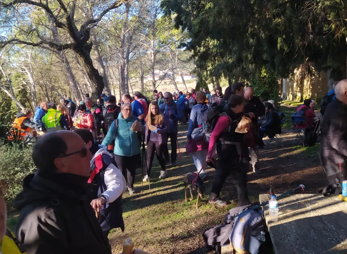 Recorrido de los participantes en la Ruta de las Ermitas de Ayerbe. Foto Alejandro Salcedo
