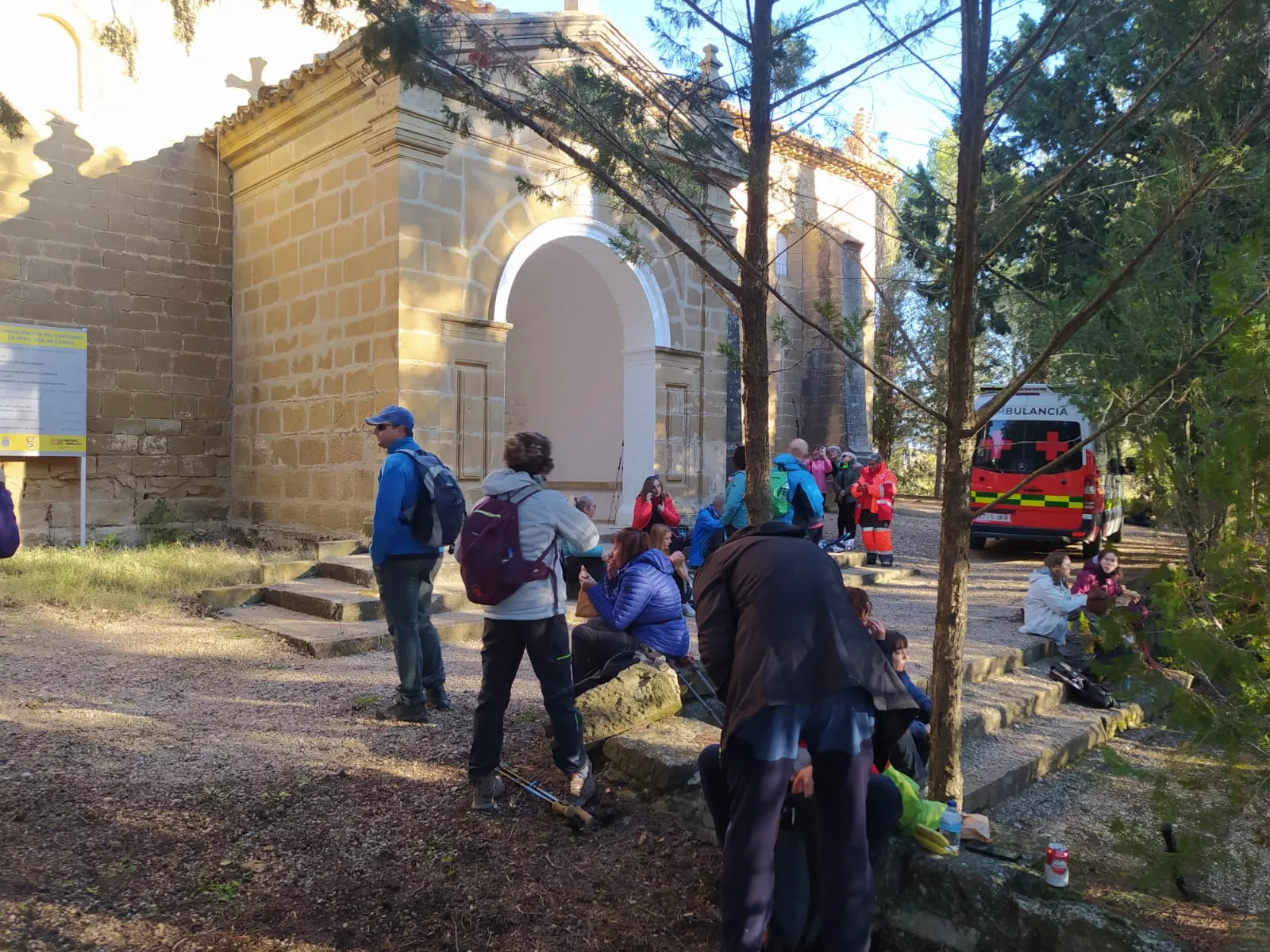 Recorrido de los participantes en la Ruta de las Ermitas de Ayerbe. Foto Alejandro Salcedo