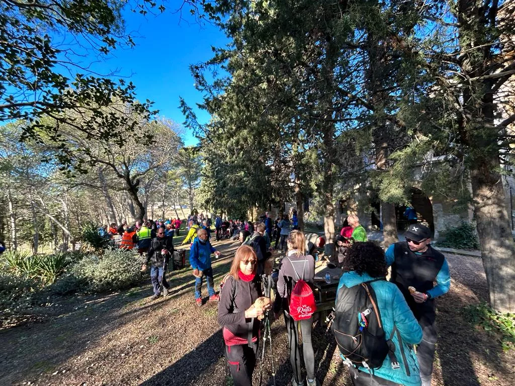 Recorrido de los participantes en la Ruta de las Ermitas de Ayerbe. Foto Alejandro Salcedo