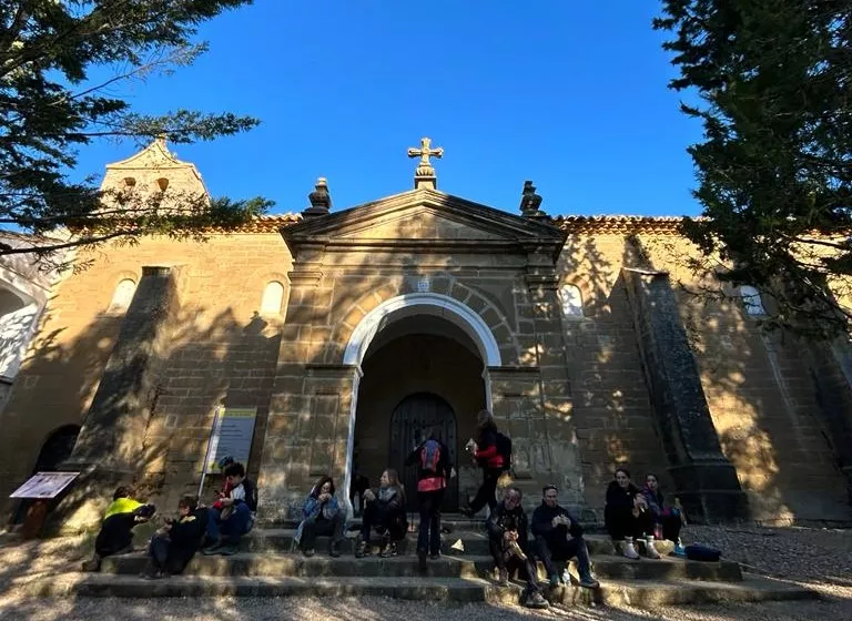 Recorrido de los participantes en la Ruta de las Ermitas de Ayerbe. Foto Alejandro Salcedo