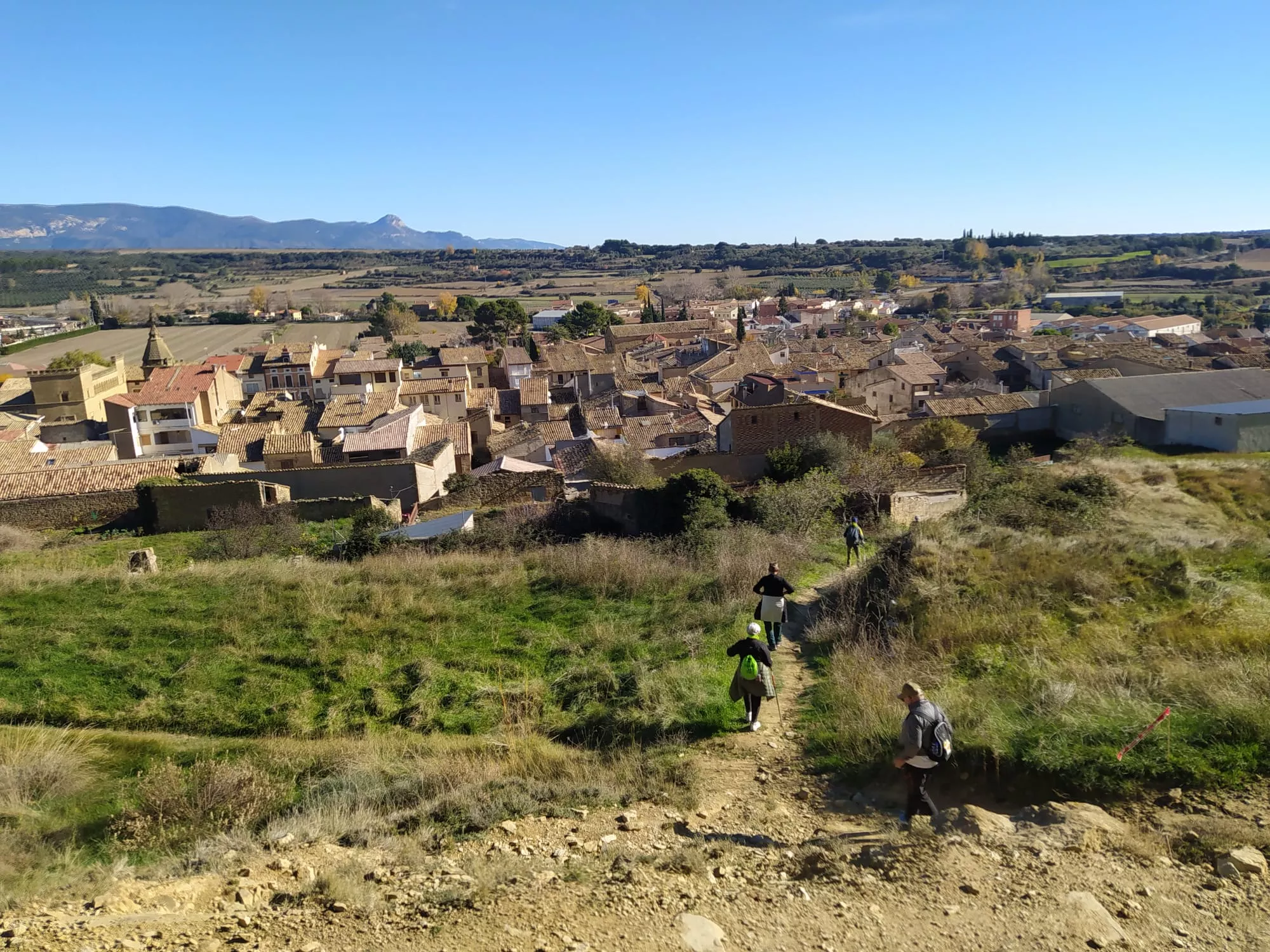 Recorrido de los participantes en la Ruta de las Ermitas de Ayerbe. Foto Alejandro Salcedo