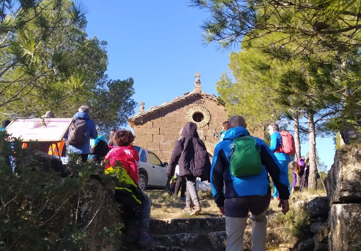 Recorrido de los participantes en la Ruta de las Ermitas de Ayerbe. Foto Alejandro Salcedo