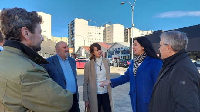 La alcaldesa de Huesca, con responsables de Iberdrola, Avanza y Aramóvil La alcaldesa de Huesca, con responsables de Iberdrola, Avanza y Aramóvil