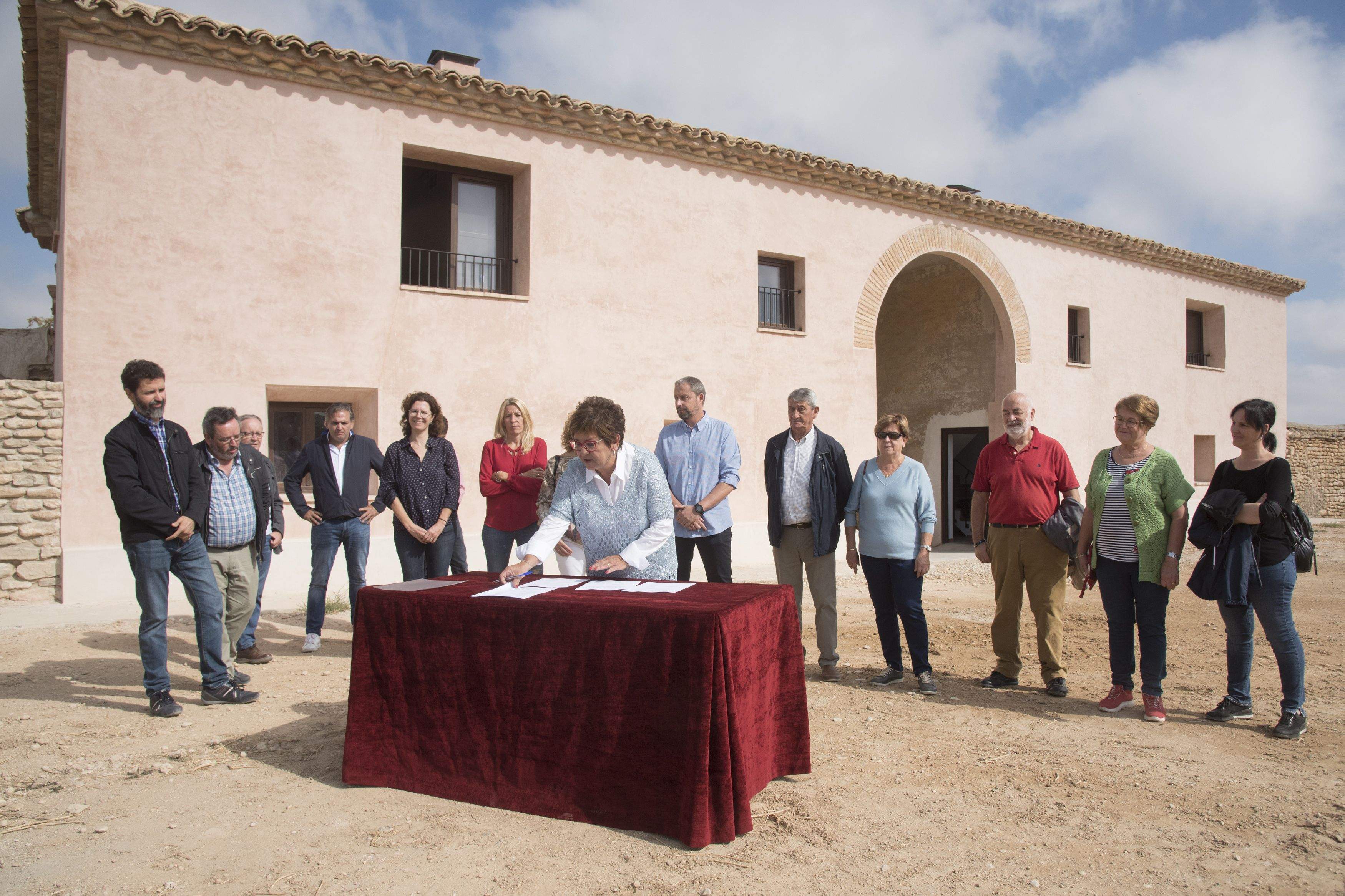 Sancho firma la recepción de las obras del centro de recepción de visitantes de la Cartuja de las Fuentes