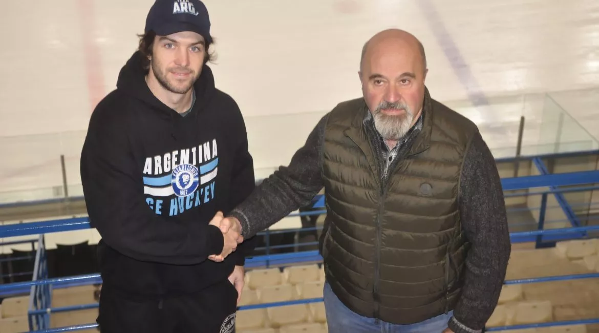 Haiek con el presidente del club Antonio Beltrán.