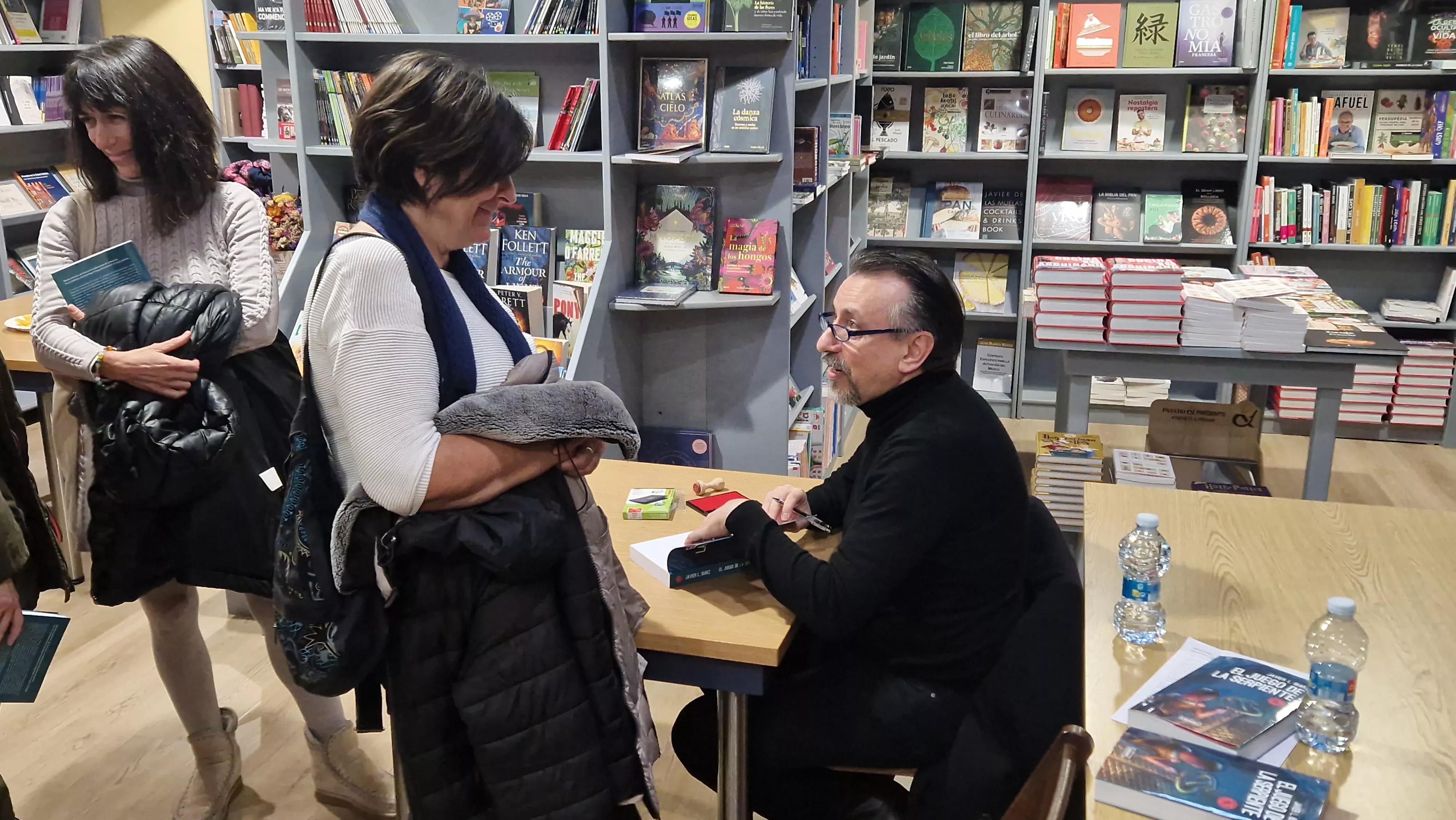 Javier Ibarz presenta El juego de la serpiente en Másdelibros. Foto Myriam Martínez 