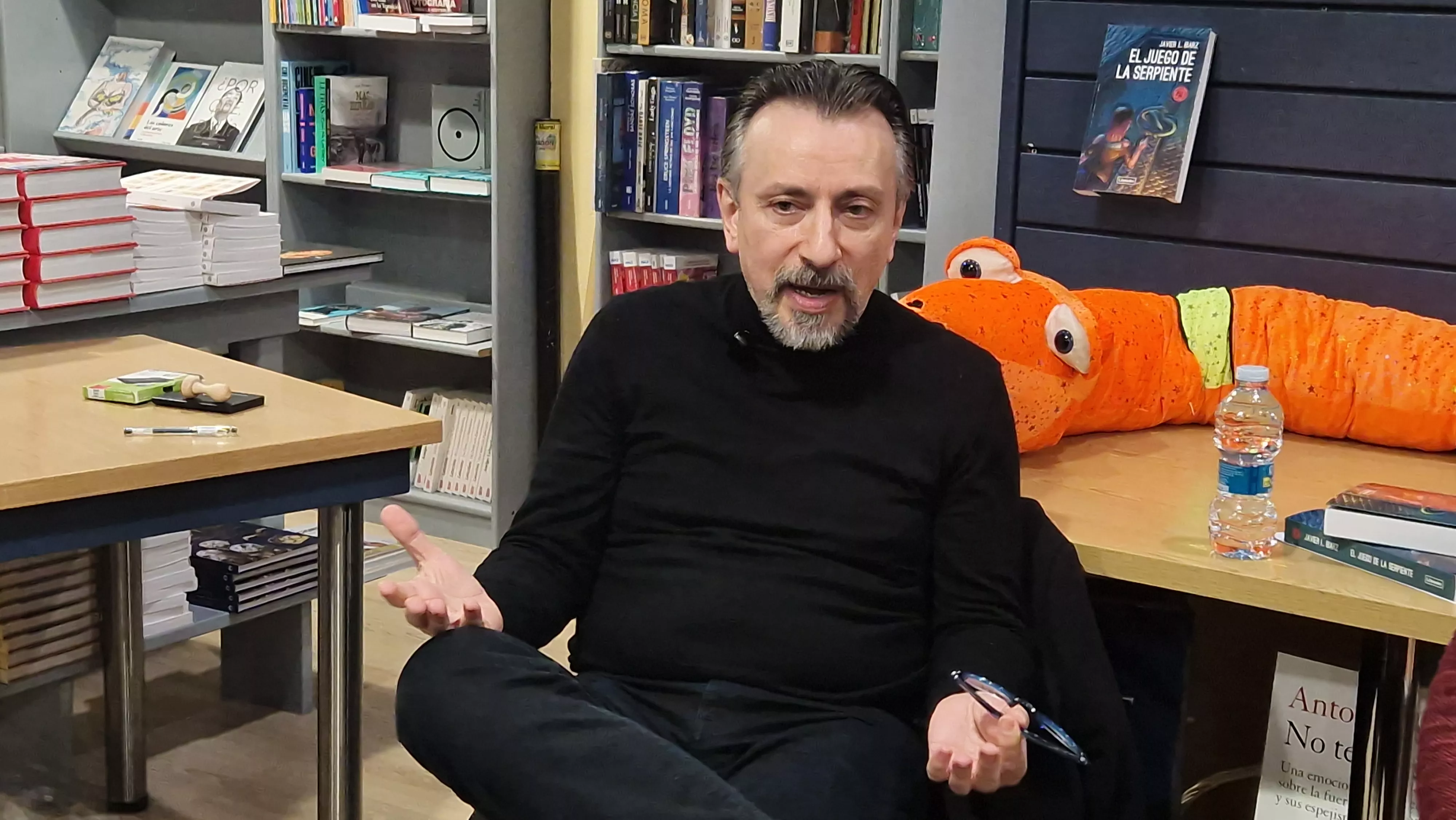 Javier Ibarz presenta El juego de la serpiente en Másdelibros. Foto Myriam Martínez 