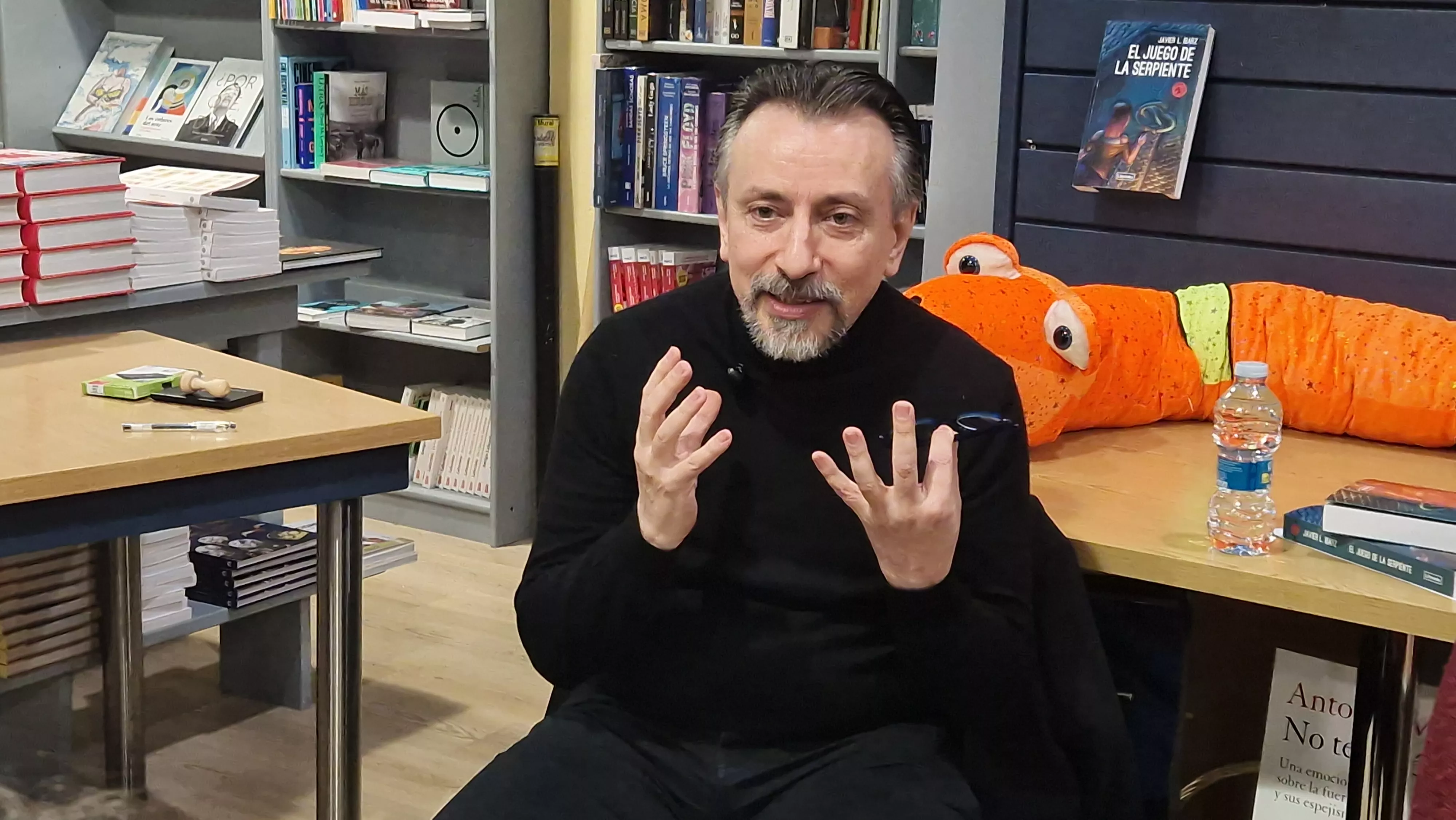Javier Ibarz presenta El juego de la serpiente en Másdelibros. Foto Myriam Martínez 