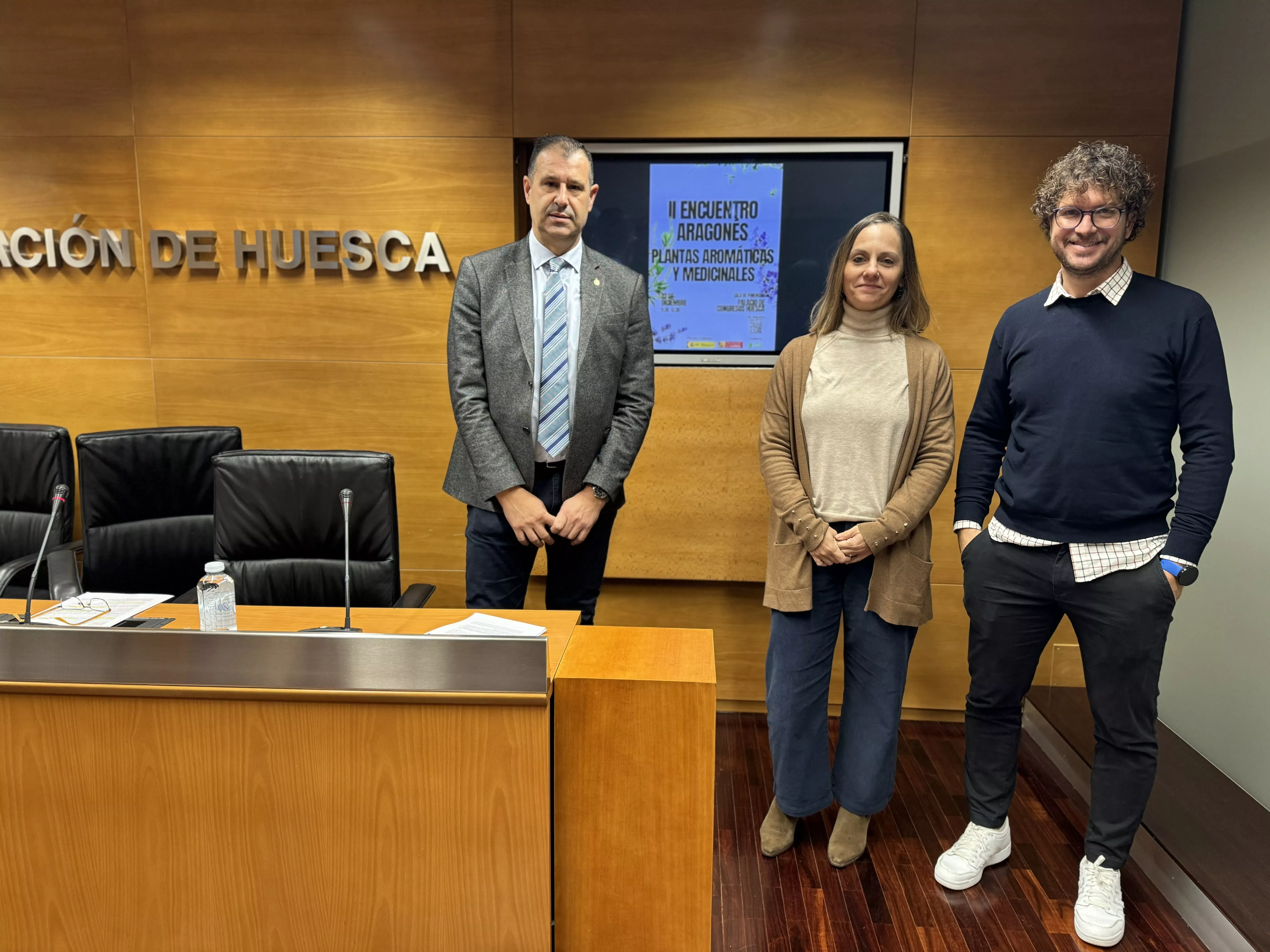 Sergio Serra, Julia Navarro y Chema Paraled han presentado segundo Encuentro Aragonés de Plantas Aromáticas y Medicinales.