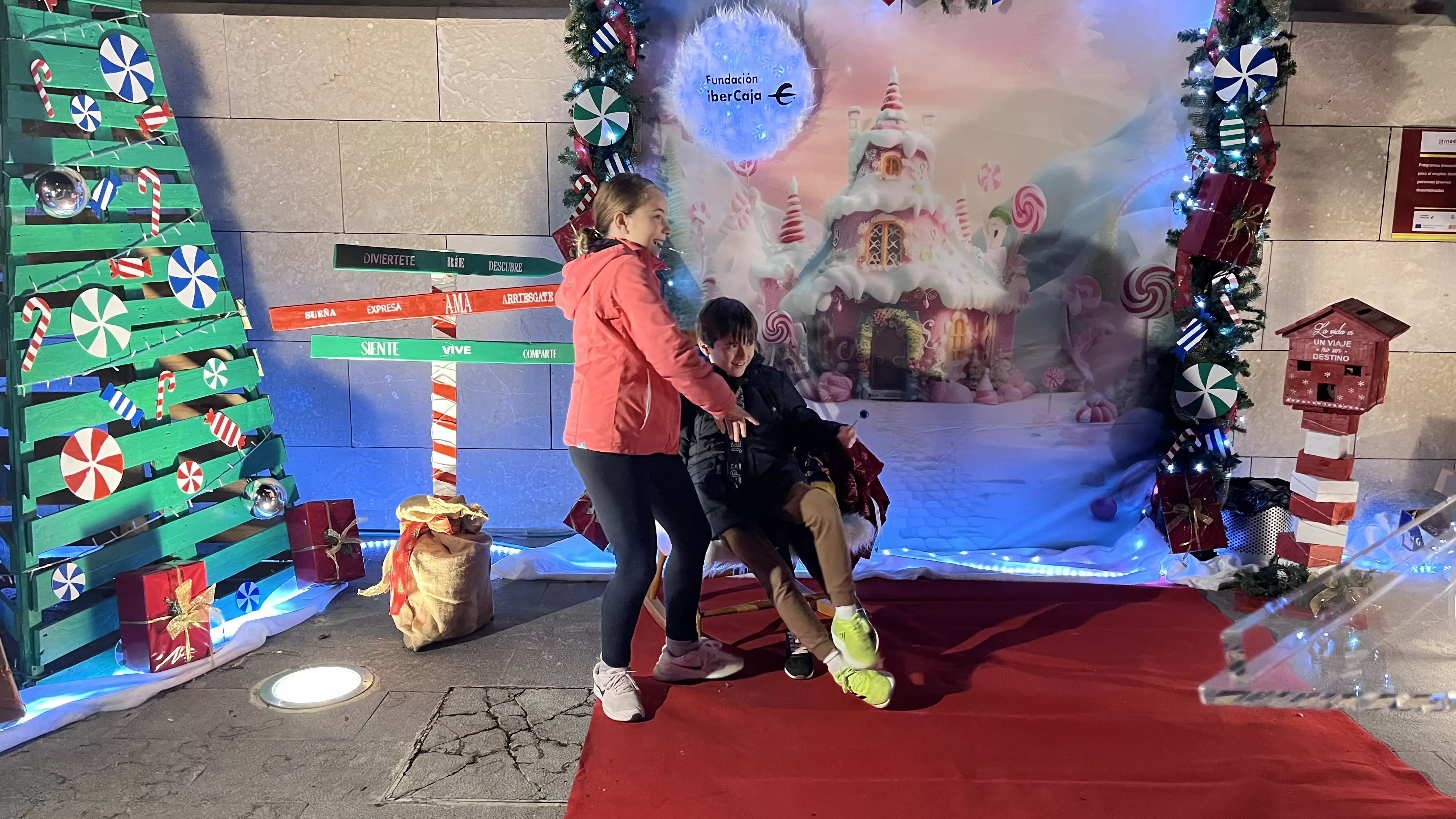 Inauguración de la decoración del Centro de Fundación Ibercaja realizada por los usuarios de Brotalia. Foto