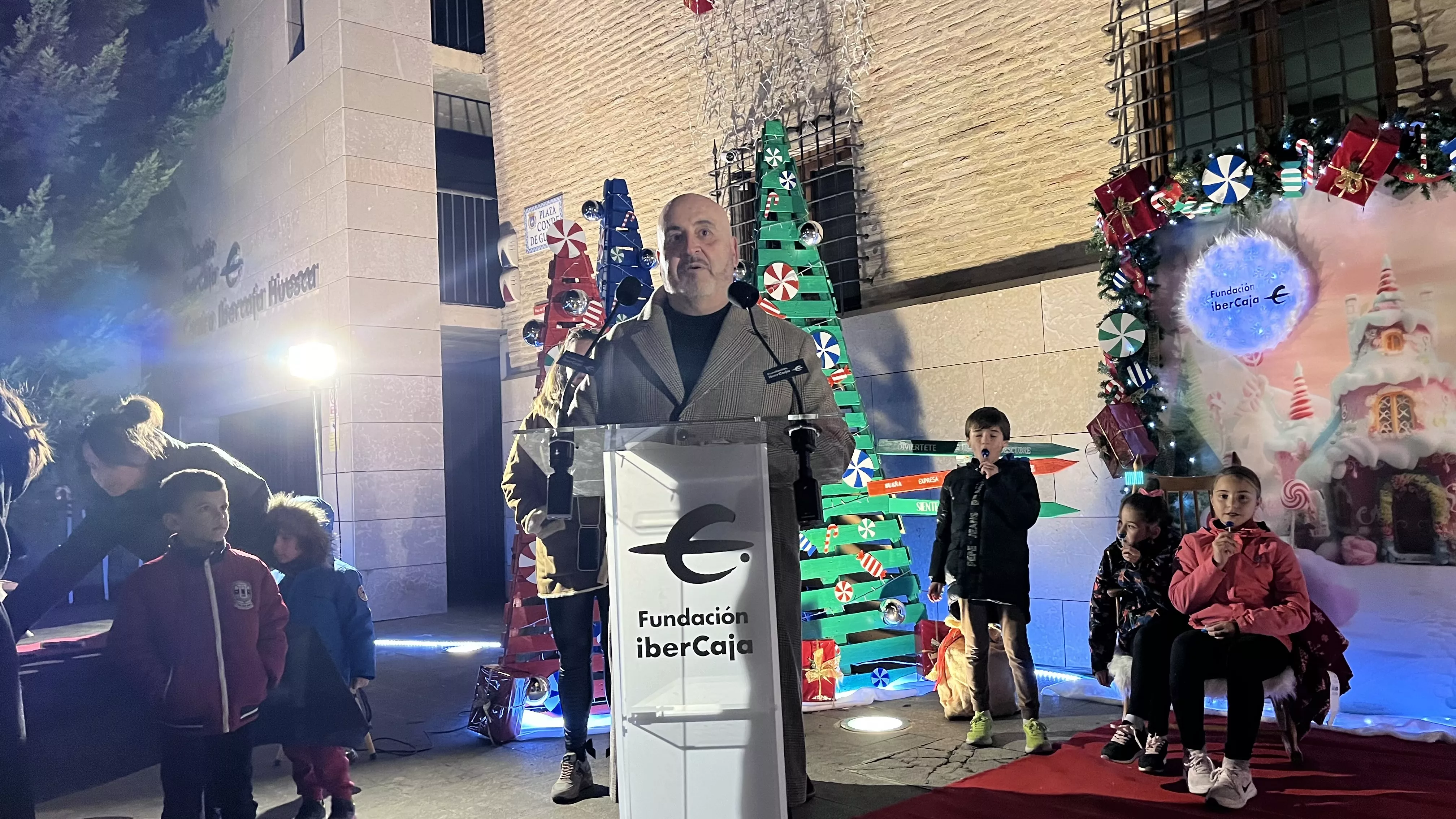 Roberto Cerdán en la presentación del encendido y decoración navideña del Centro de Fundación Ibercaja en Huesca. Foto Mercedes Manterola