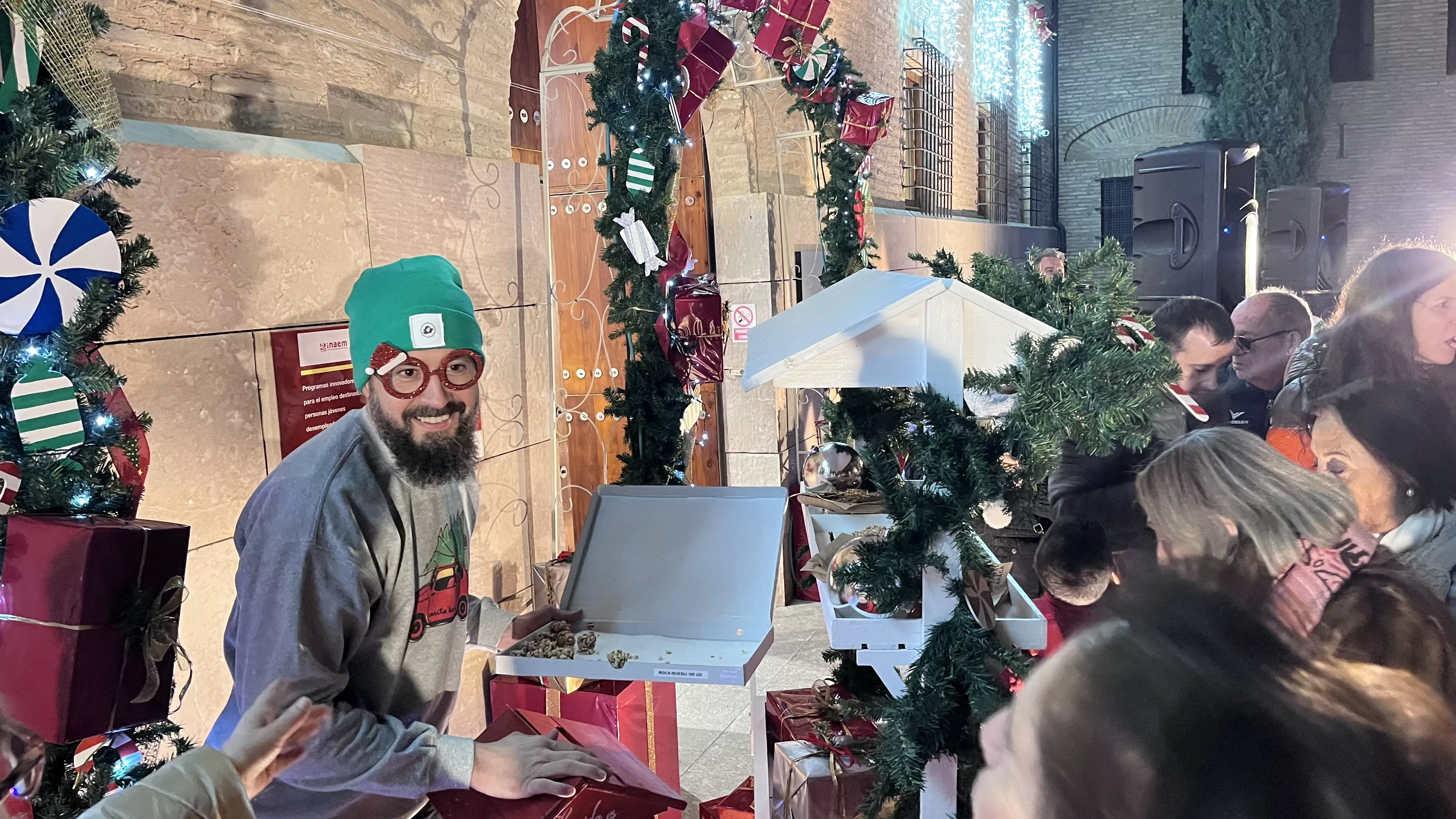 Raúl Bernal, de Lapaca, ha preparado una degustación de chocolates.  Foto Mercedes Manterola
