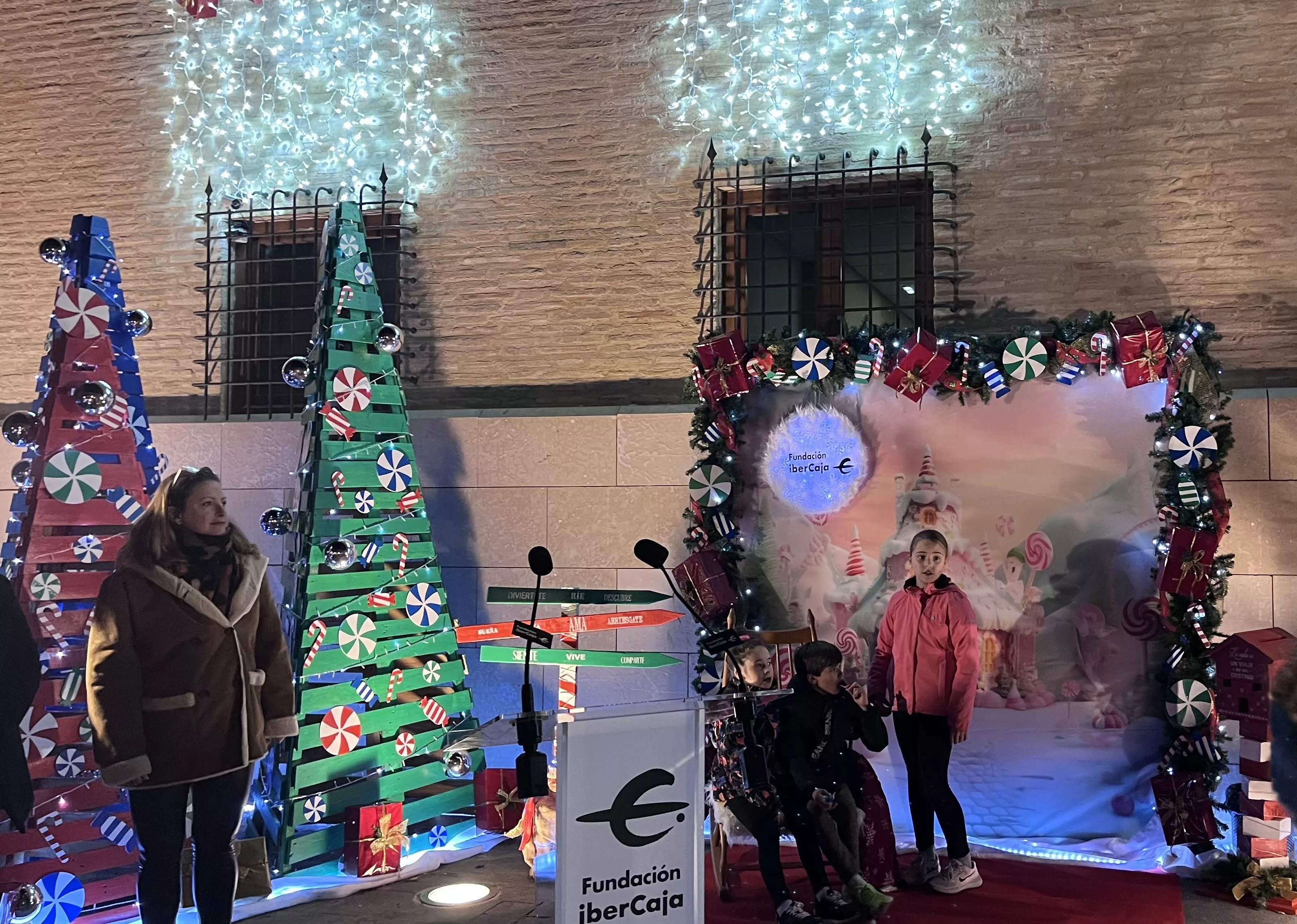 Inauguración de la decoración navideña del Centro de Fundación Ibercaja en Huesca. Foto Mercedes Manterola