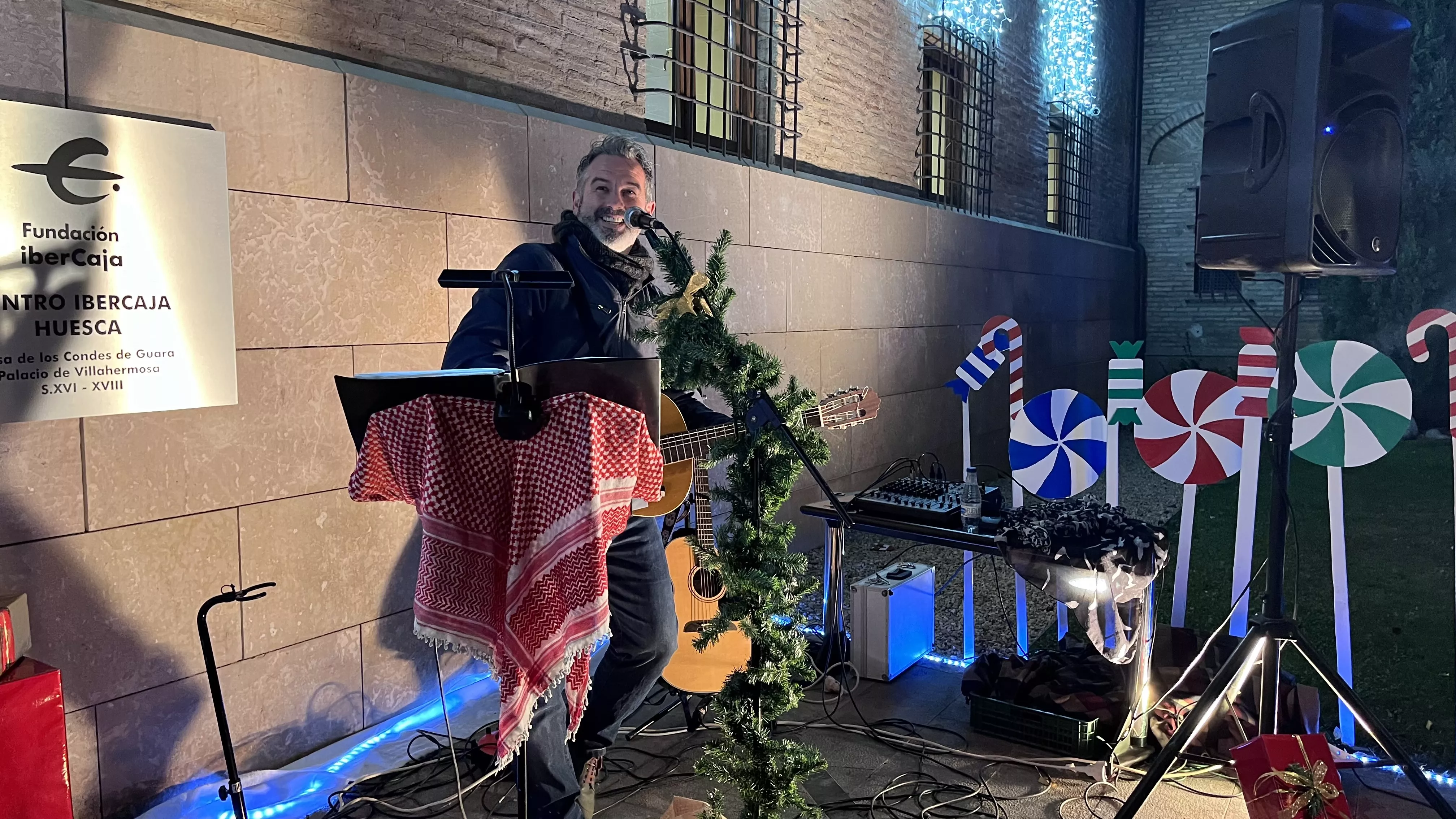 Ángel Valdivia ha actuado en el acto. Foto Mercedes Manterola