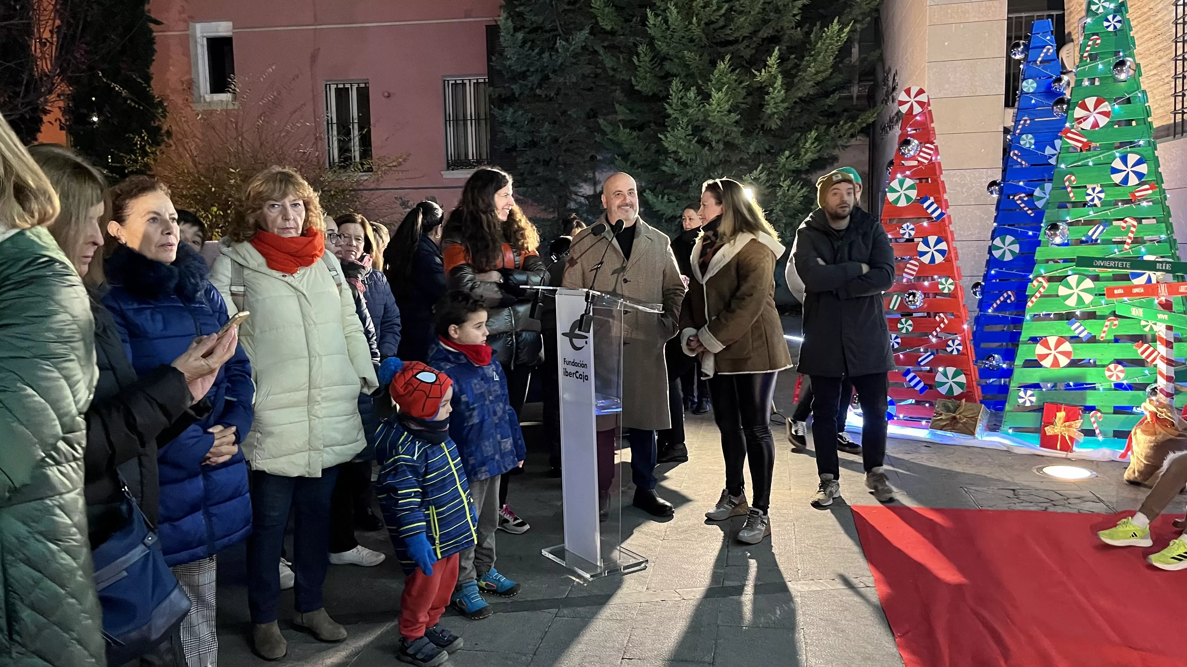 Inauguración de la decoración navideña del Centro de Fundación Ibercaja en Huesca. Foto Mercedes Manterola