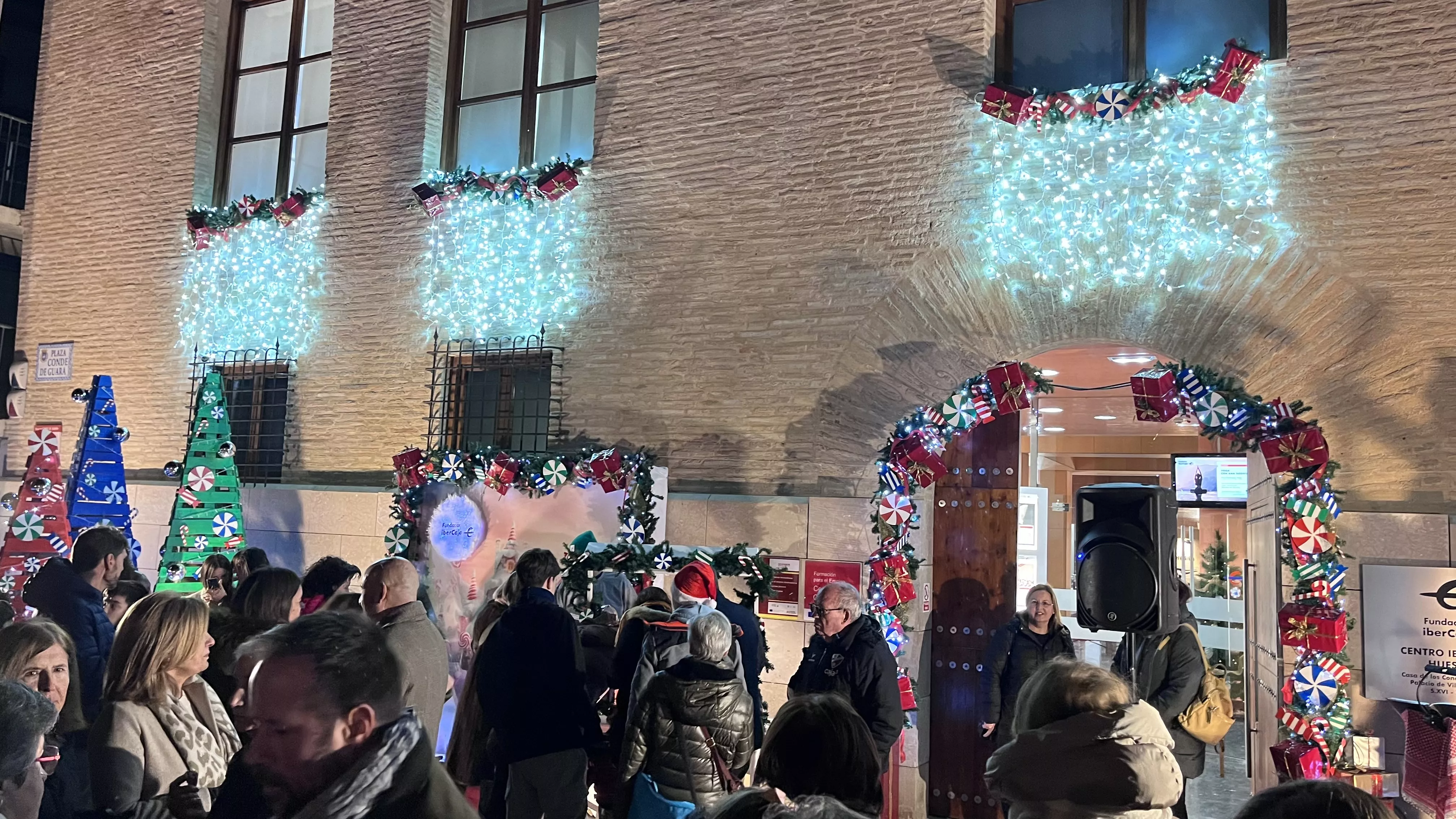 Inauguración de la decoración navideña del Centro de Fundación Ibercaja en Huesca. Foto Mercedes Manterola