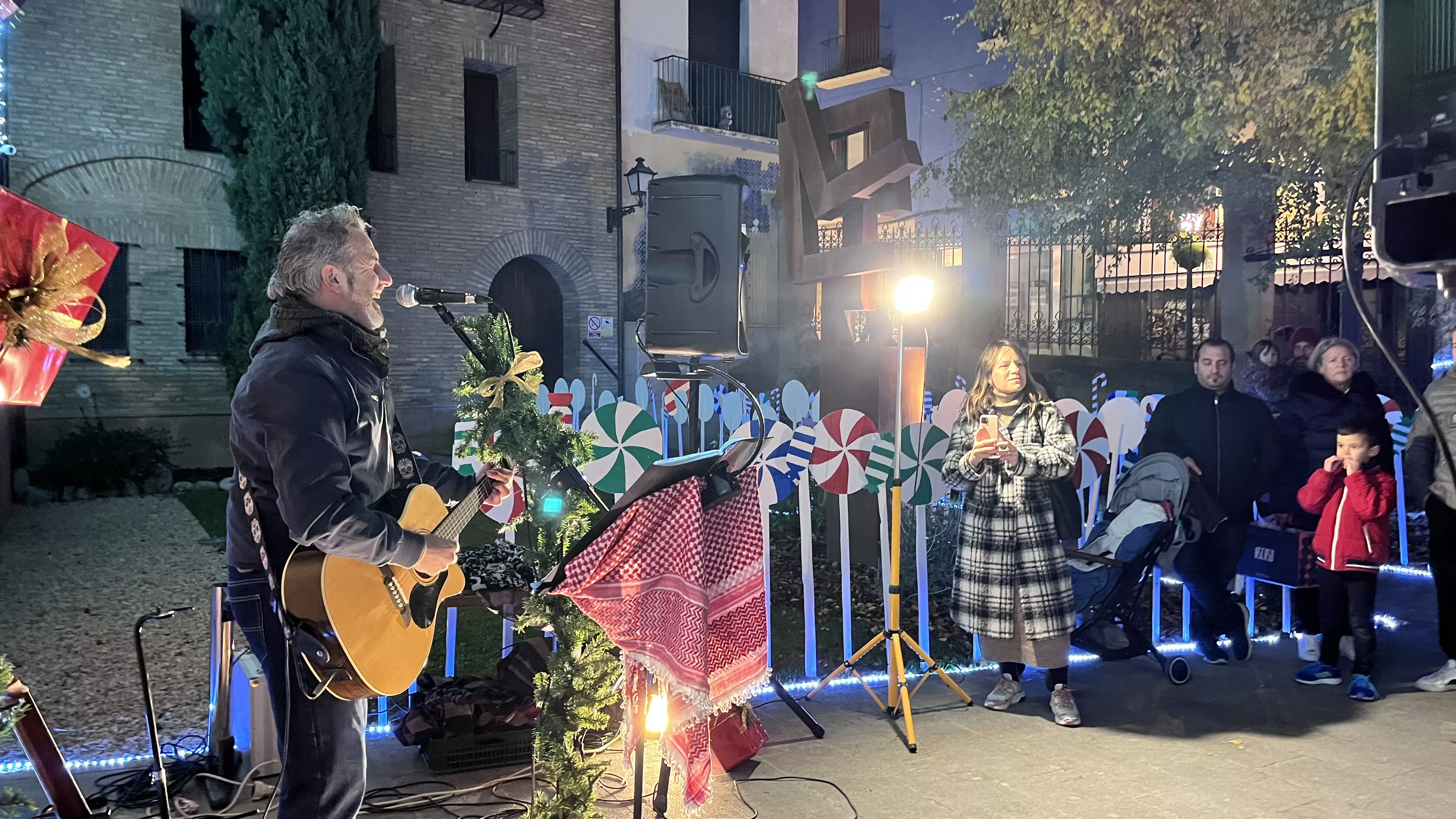 Actuación de Ángel Valdivia. Foto Mercedes Manterola